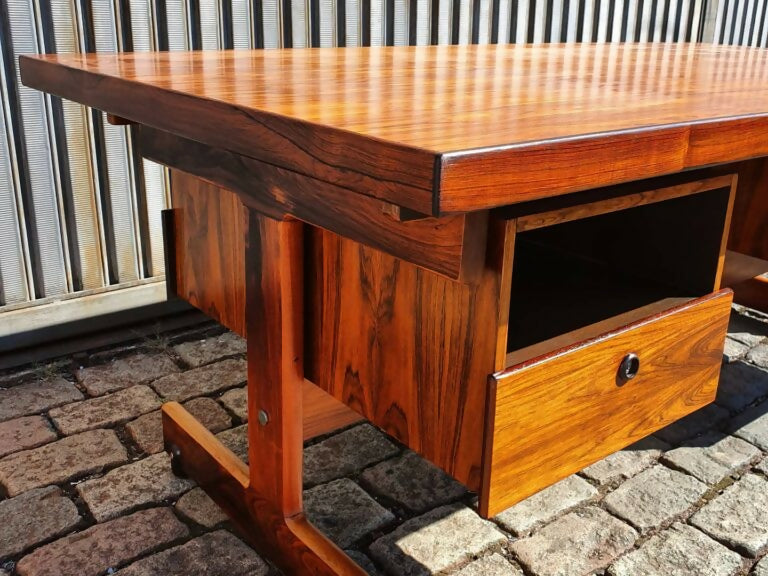 Escrivaninha Gordon de Sérgio Rodrigues em Jacarandá - anos 60