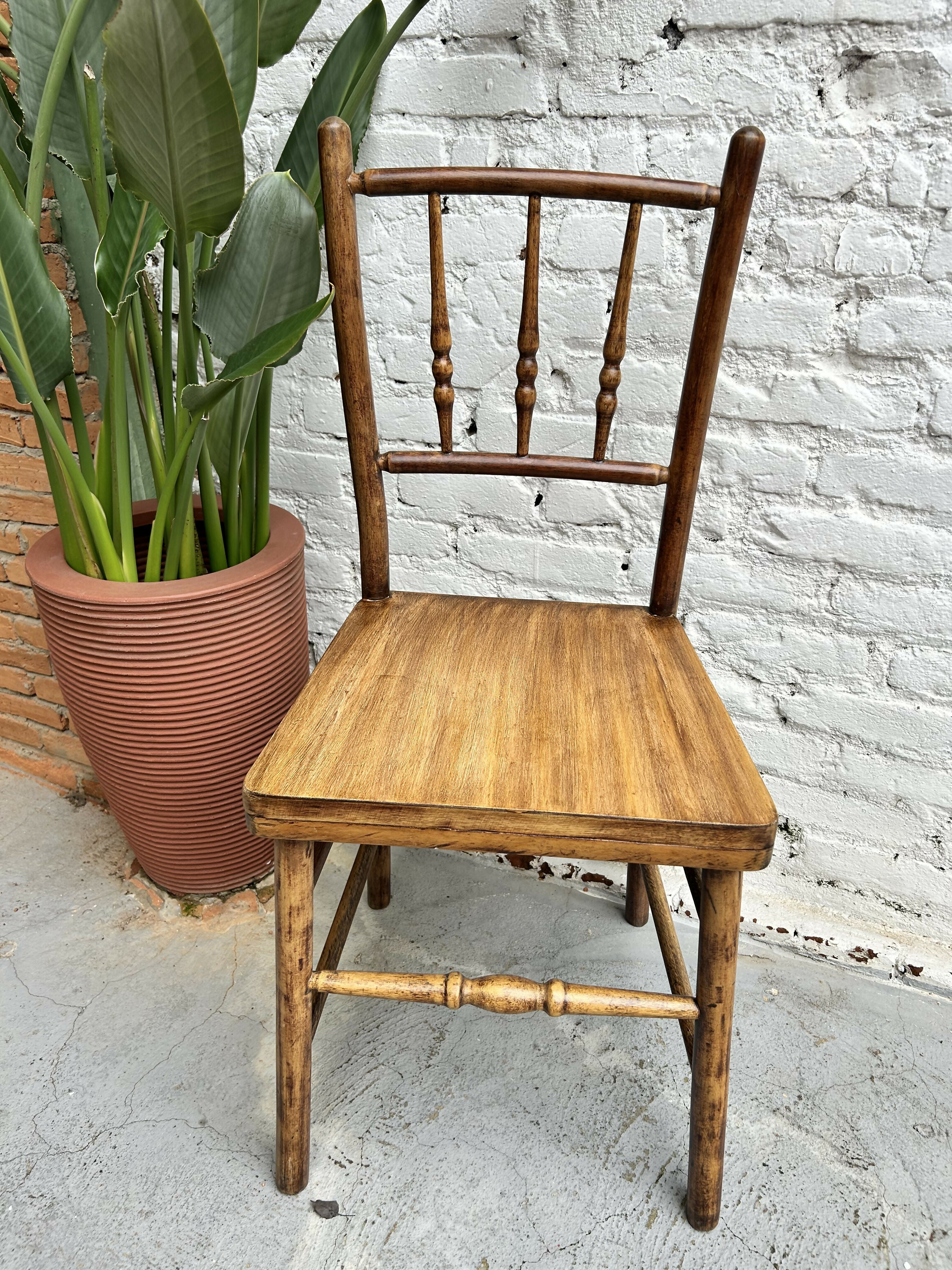 Cadeiras Antigas Restauradas (valor unitário)