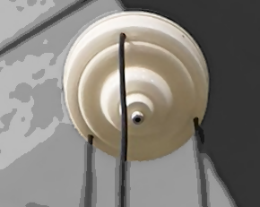Lustre pendente antigo e restaurado em bege claro