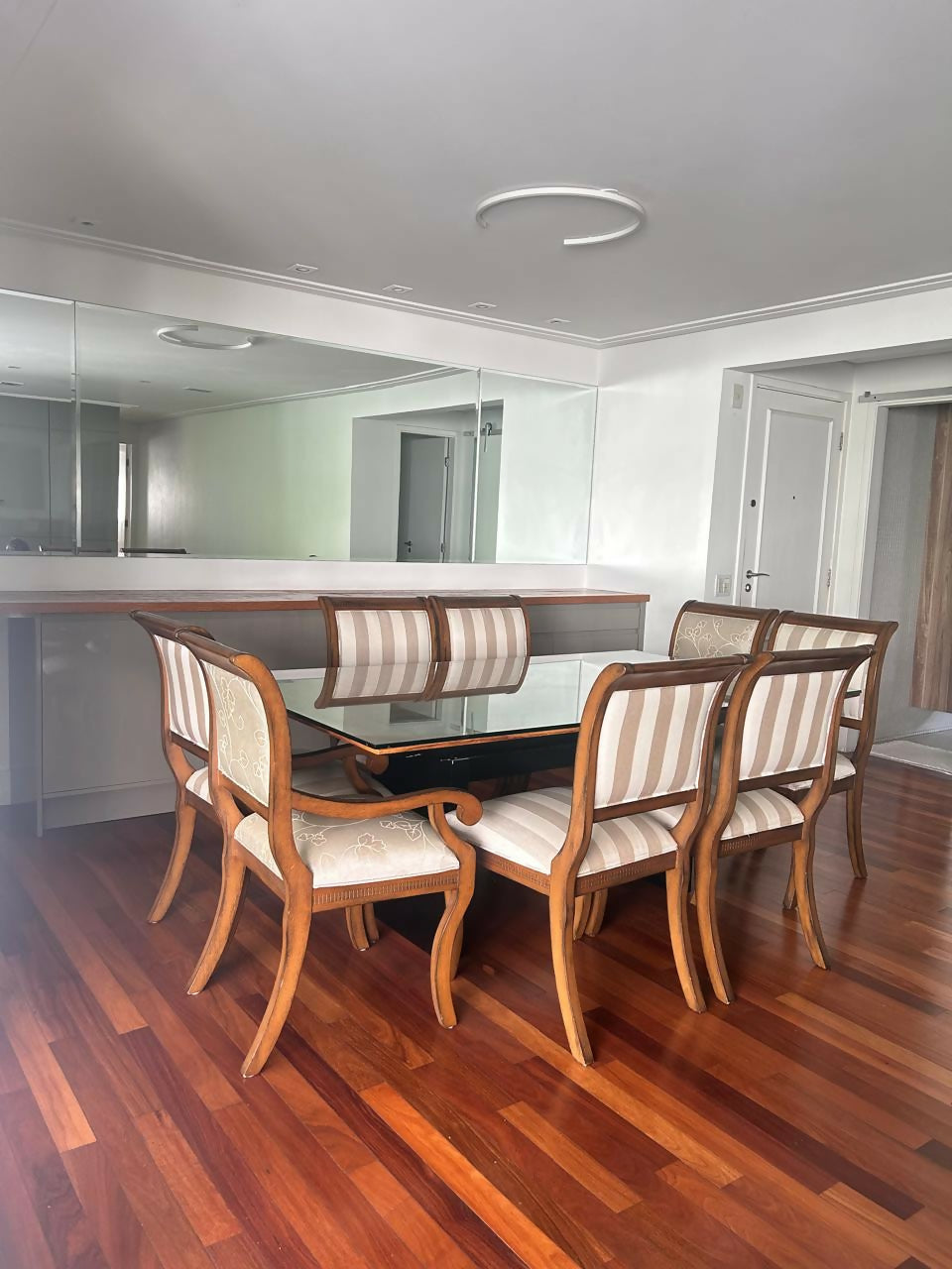 conjunto de mesa de jantar com 8 cadeiras