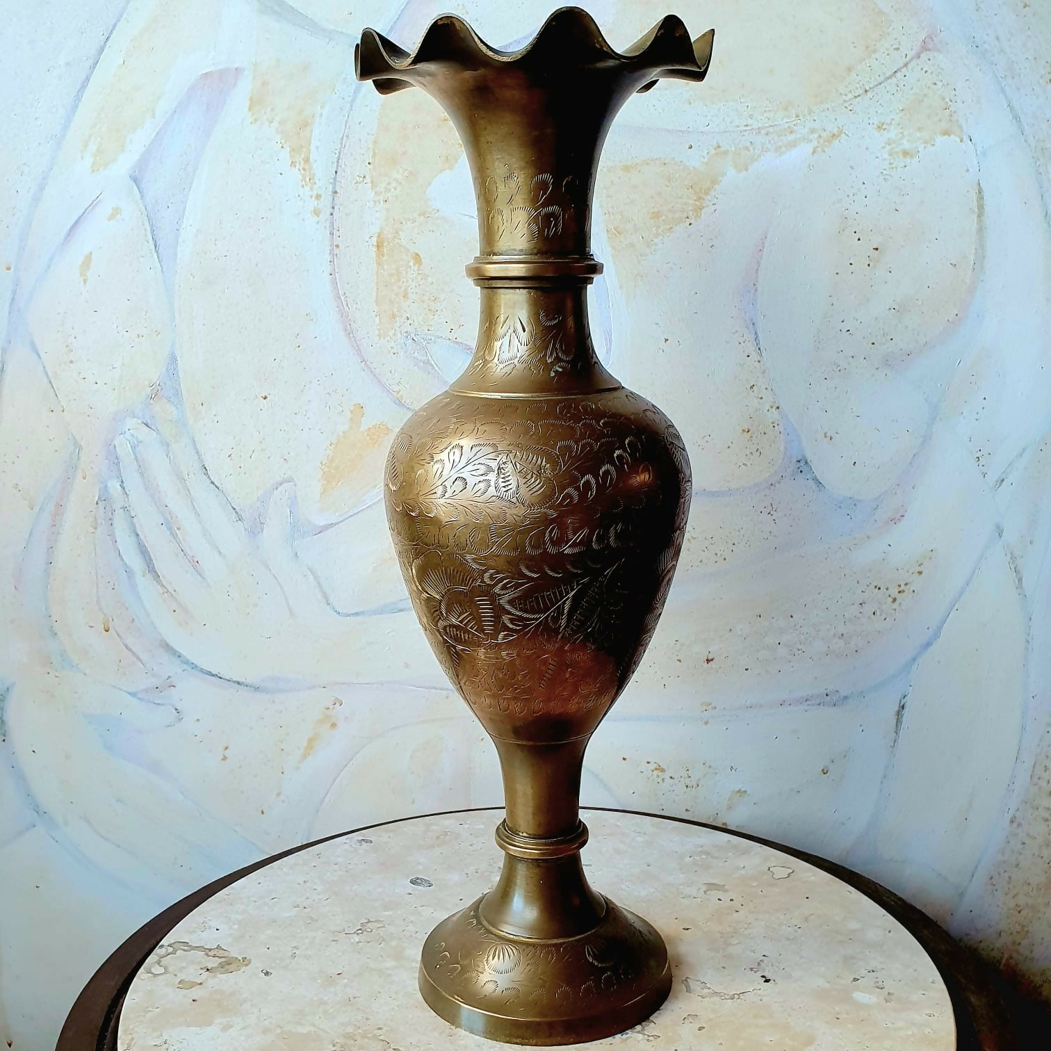 Grande vaso floreira em bronze indiano com lindíssima borda em movimento!