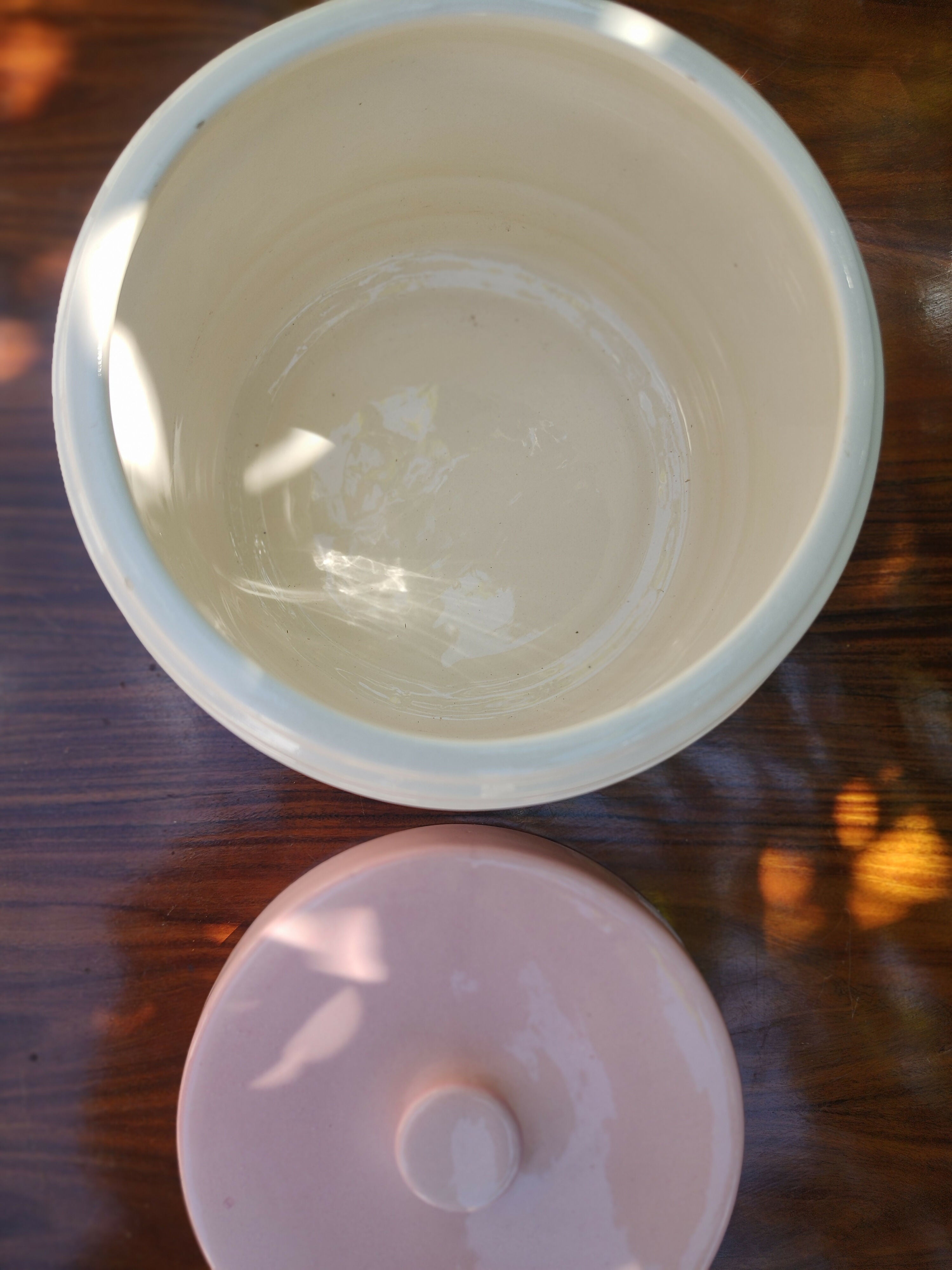 Antigo e Simpático Pote em Porcelana com escrito "Sorvete"