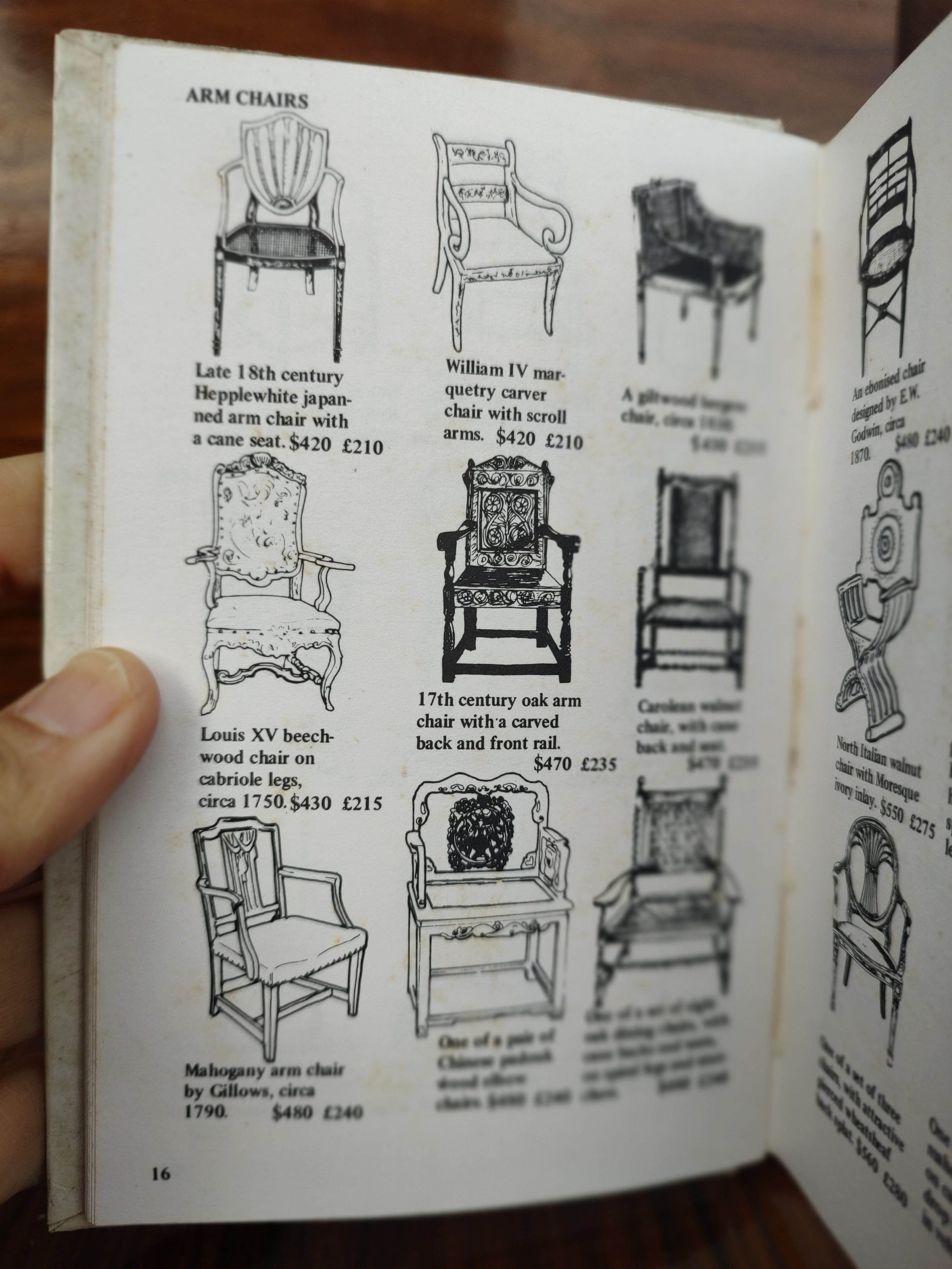 Raro Livro "Chairs & Couches — Antiques and Their Values"  por Tony Curtis - edição 1980