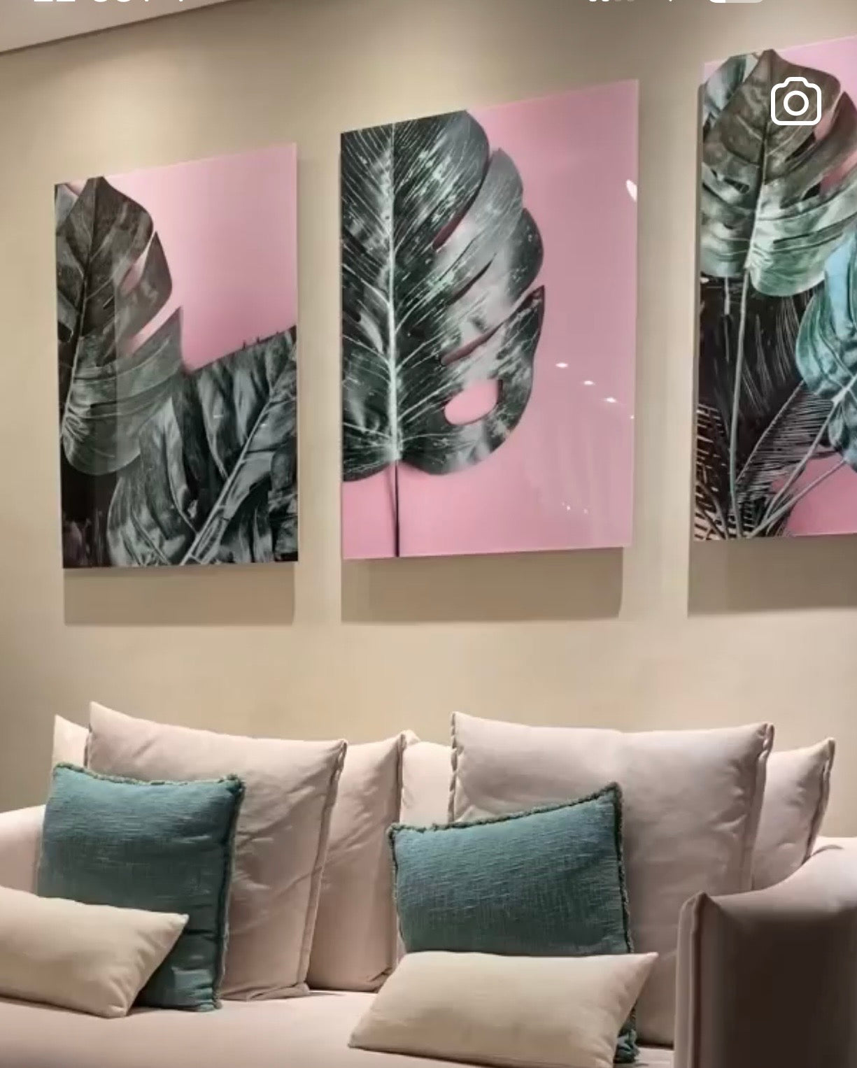 Conjunto de 3 quadros em Metacrilato com estampa de folhagens tropicais e fundo rosa