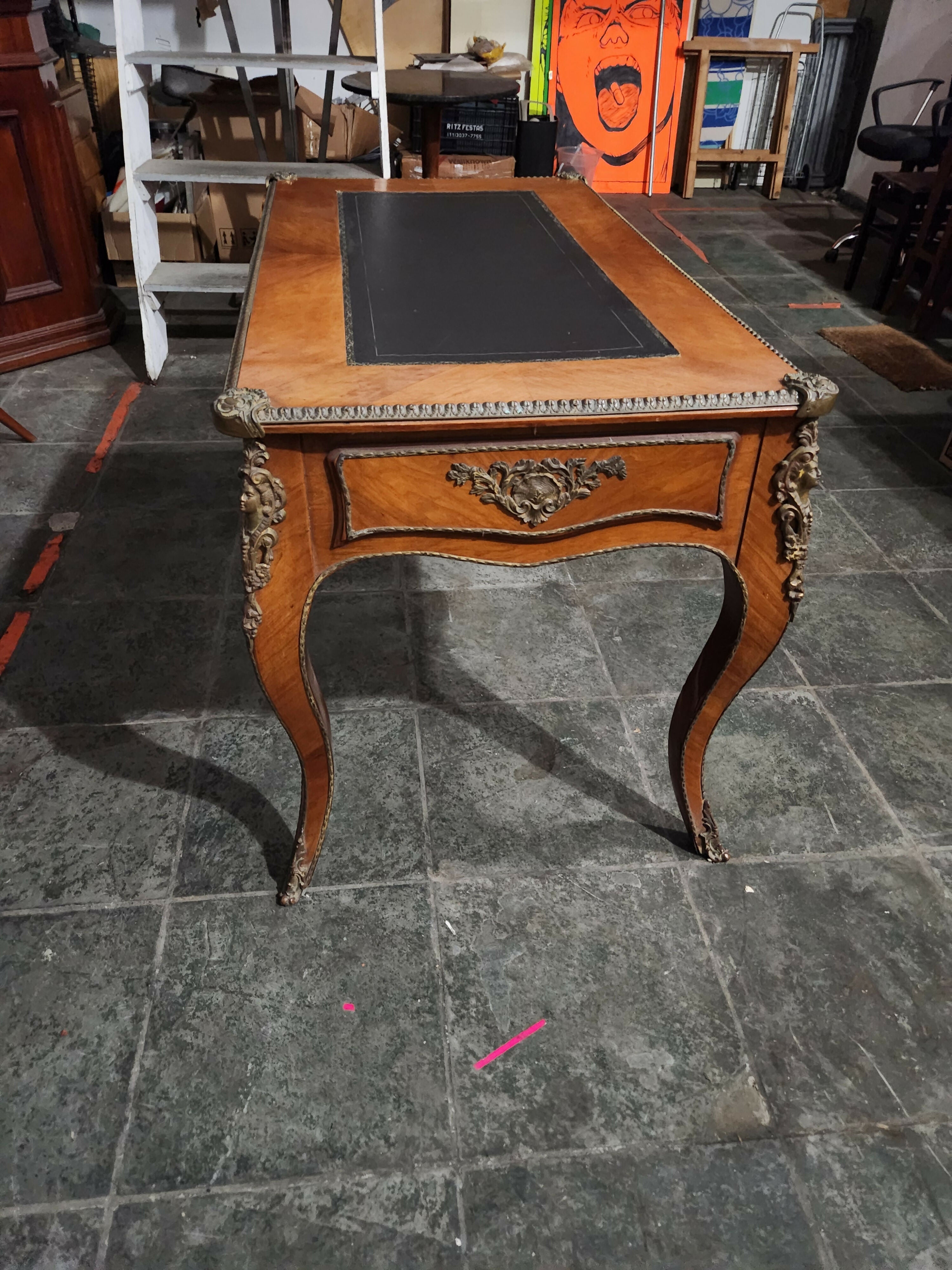 Escrivaninha estilo francês Luis XV