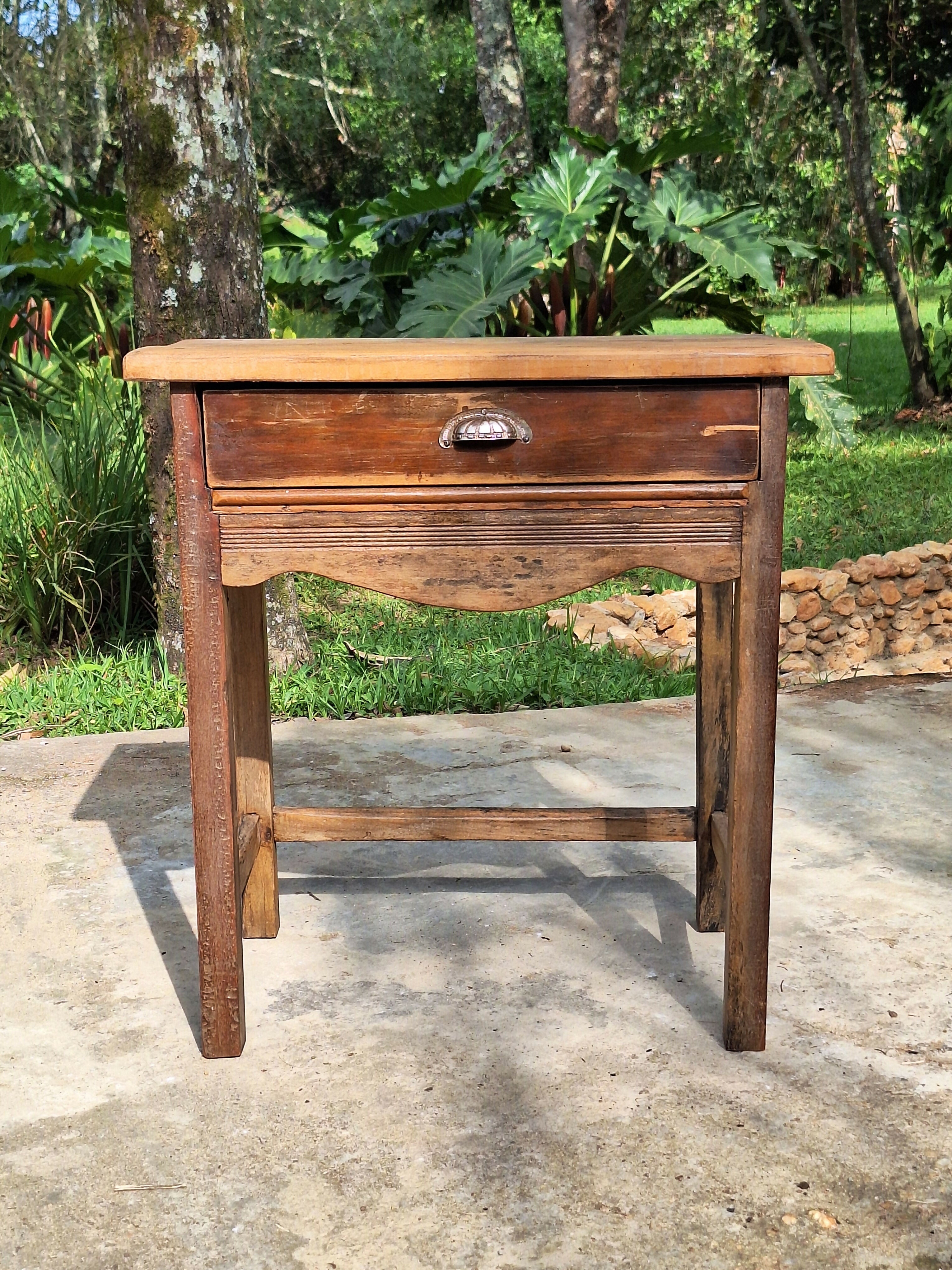 Mesinha de Apoio Antiga com gaveta Madeira Maciça Garimpo Mineiro