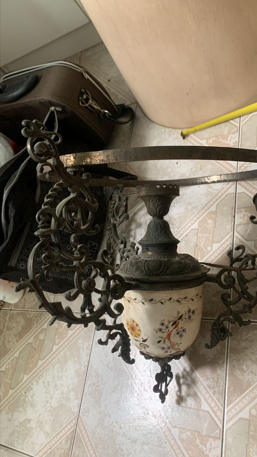 Enorme lustre de teto em bronze