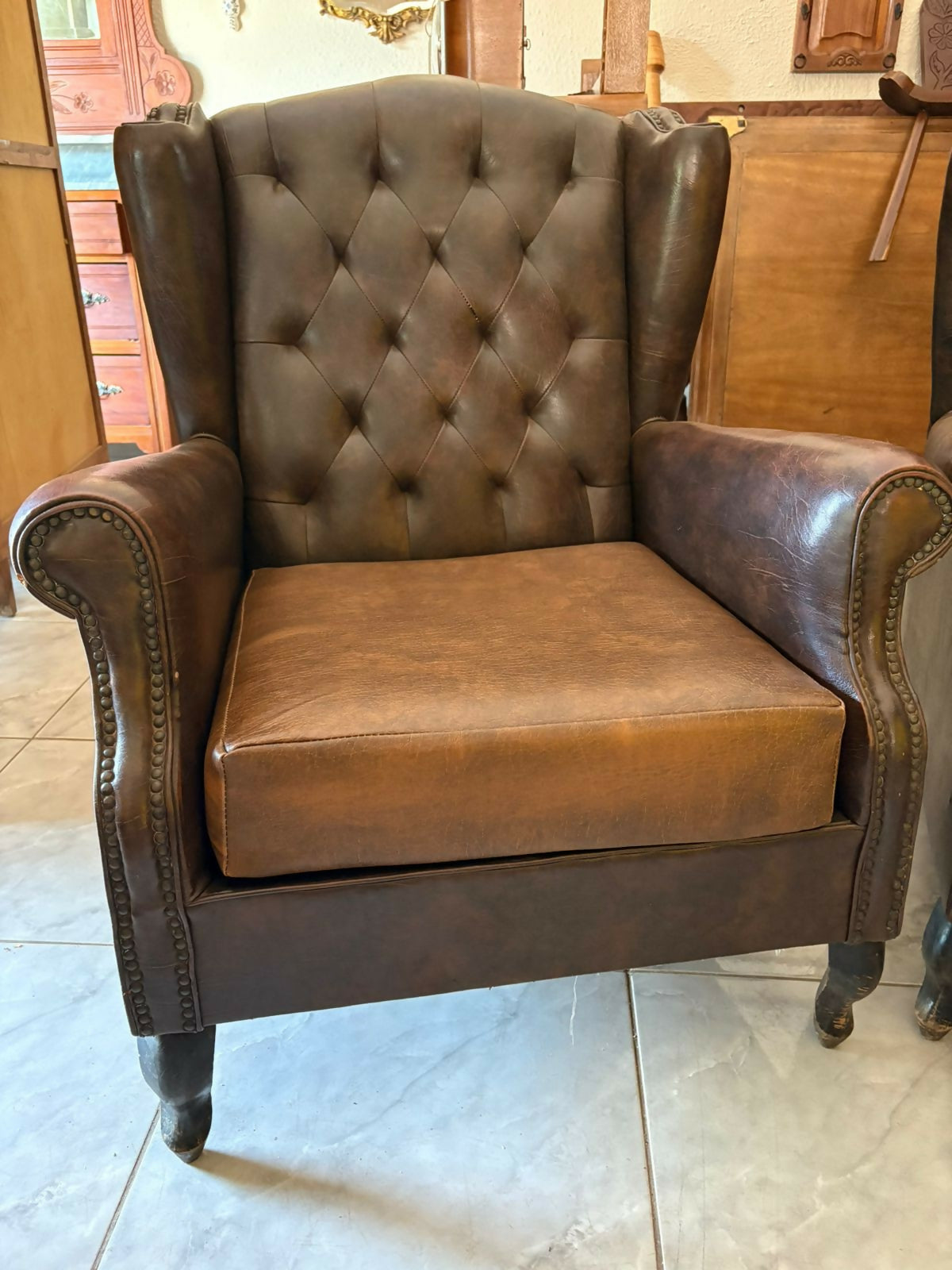 Par de Poltronas Chesterfield Berger Capitonê – Estilo Clássico e Sofisticação