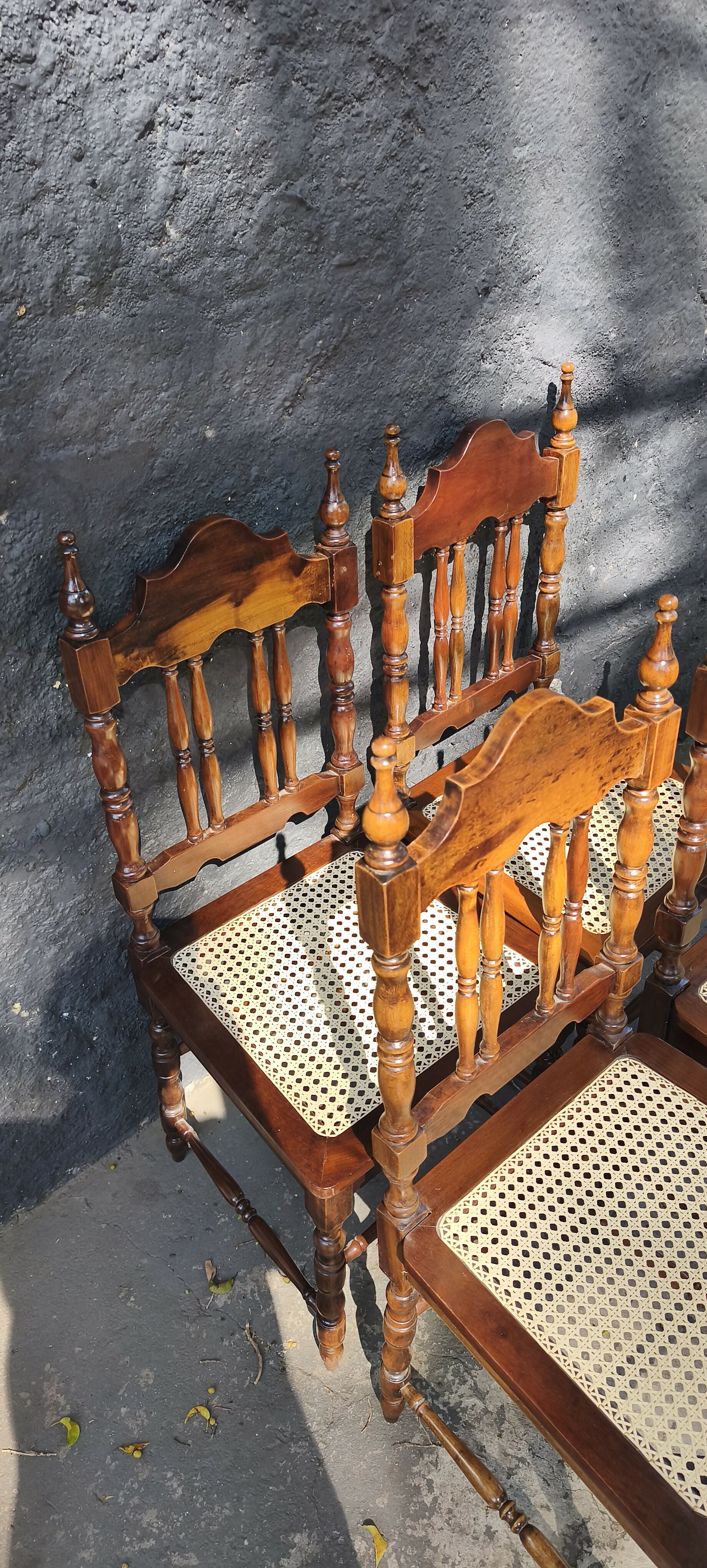 Jogo de cadeiras coloniais com palhinha