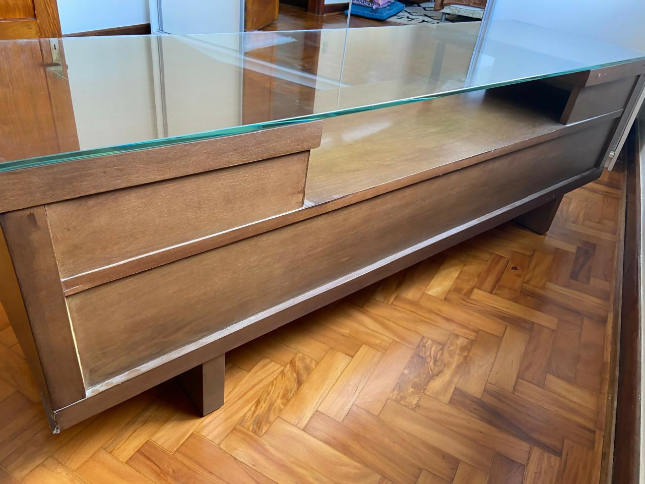 Móvel multiuso em madeira nobre com tampo em vidro temperado (DMSP_033 )