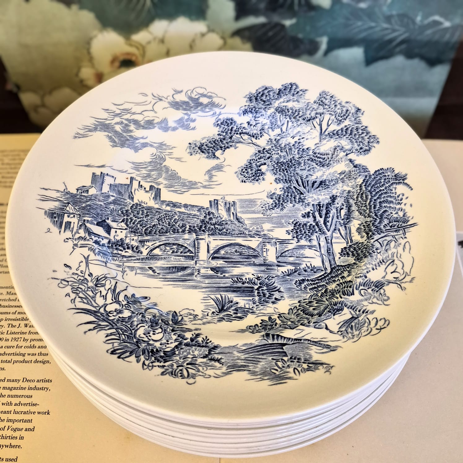 Conjunto de 10 pratos rasos em faiança azul e branca inglesa,  produzidos pela Enoch Wedgwood, anos, padrão Country Side.