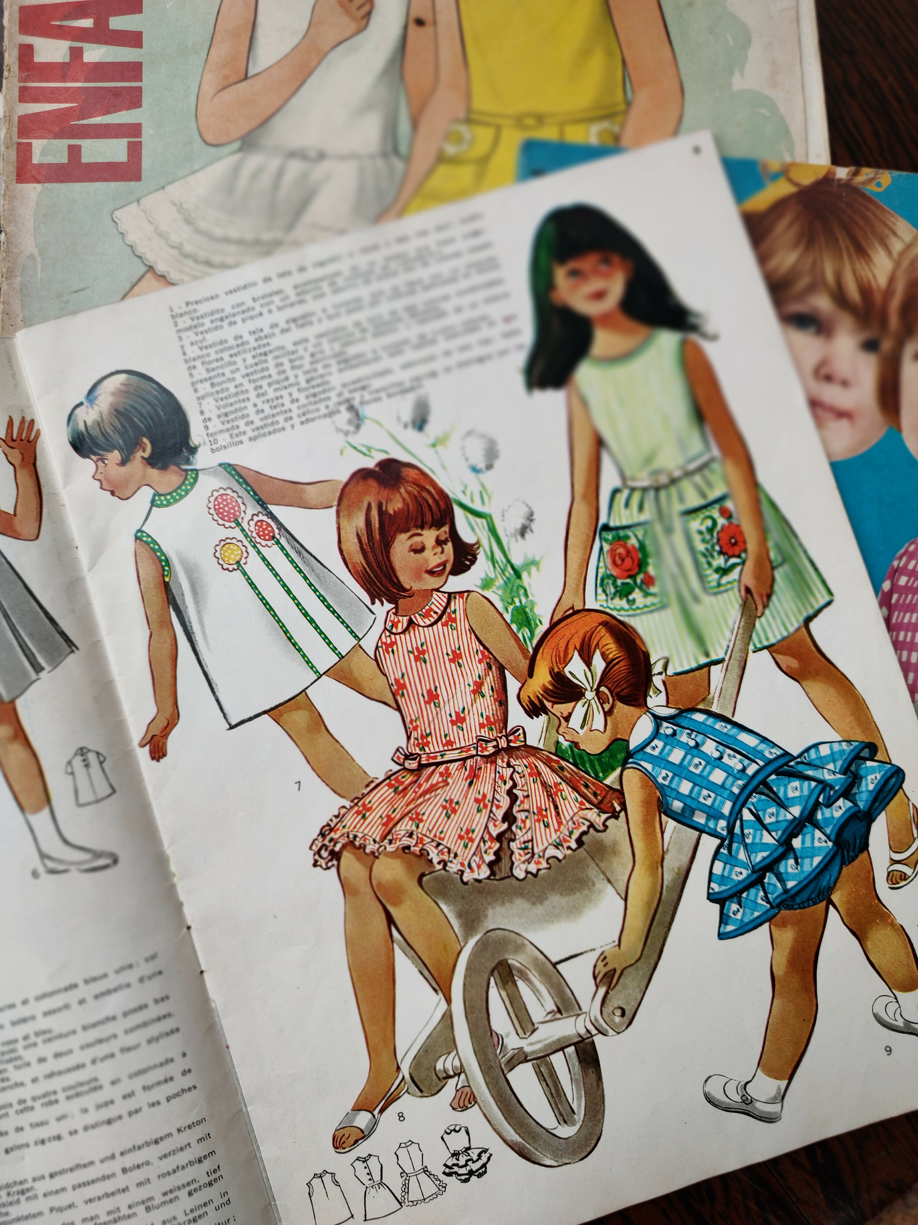 4 Revistas Ilustradas de Moda Infantil da década de 60 - 70