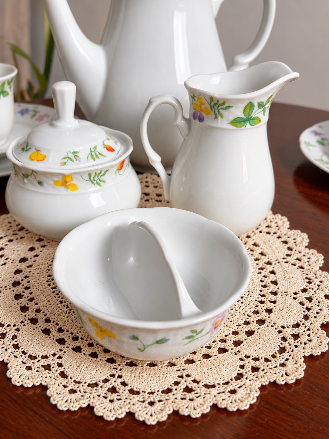 LINDO CONJUNTO EUROPEU DE CAFÉ THUN FINE BOHEMIA  DÉCADA DE 80 com estampa floral 
