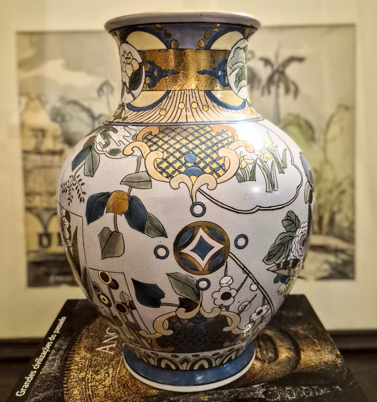  Vaso vintage em cerâmica tailandesa estilo Bejarong.  Lindo e em perfeito estado! Dourações impecáveis.