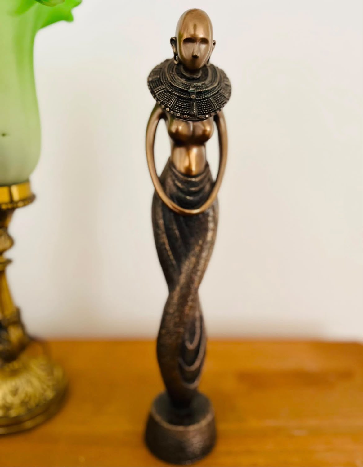 Escultura Decorativa “Woman Standing” - Cold-Cast Bronze