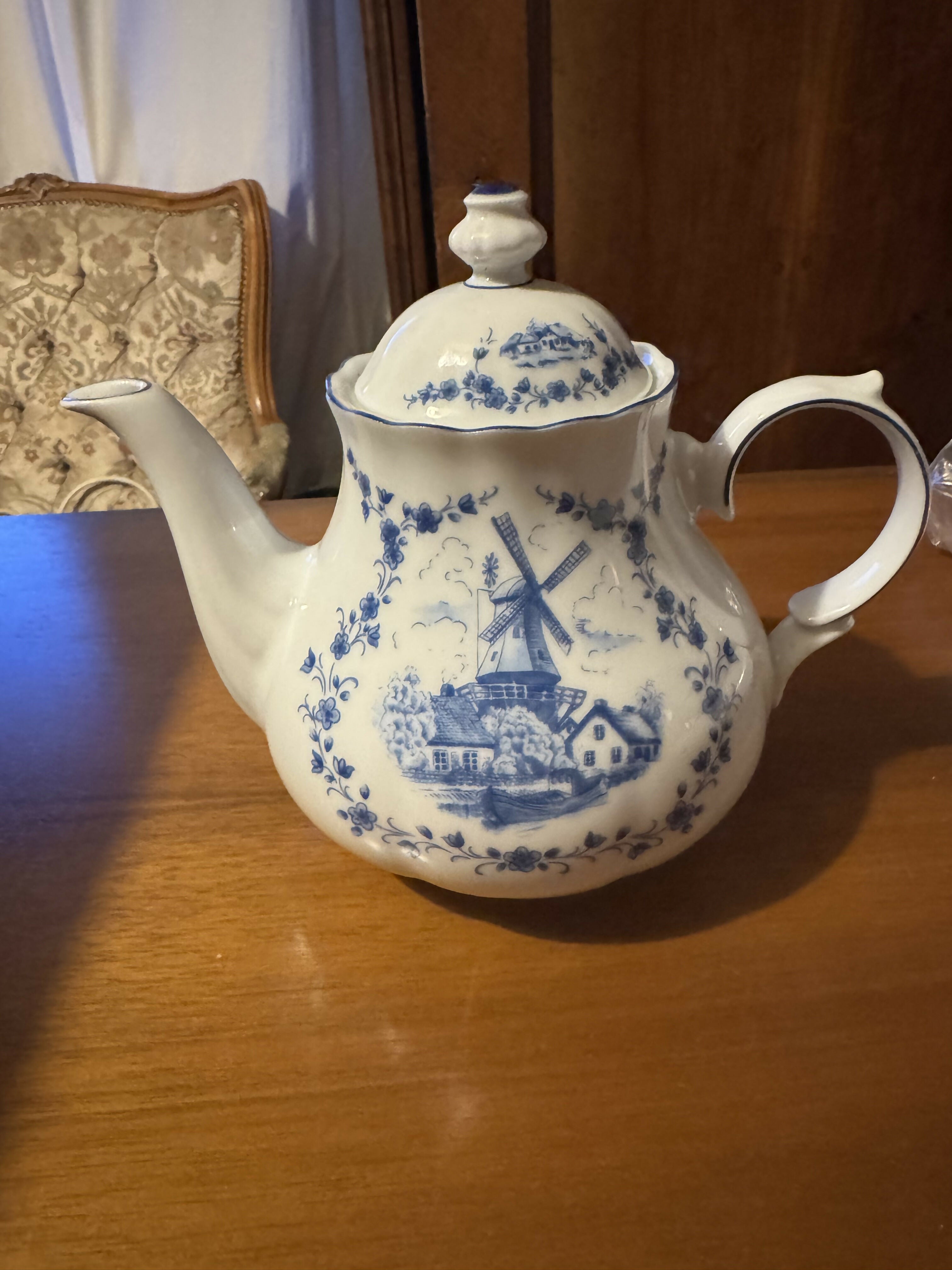 Jogo de chá em porcelana Européia ( tema Holanda )