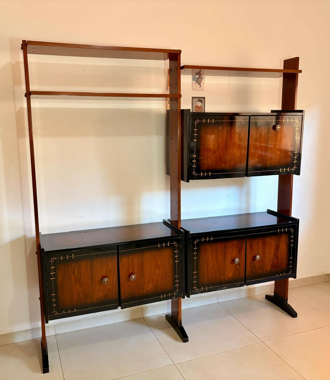 Estante anos 60 em Jacarandá.