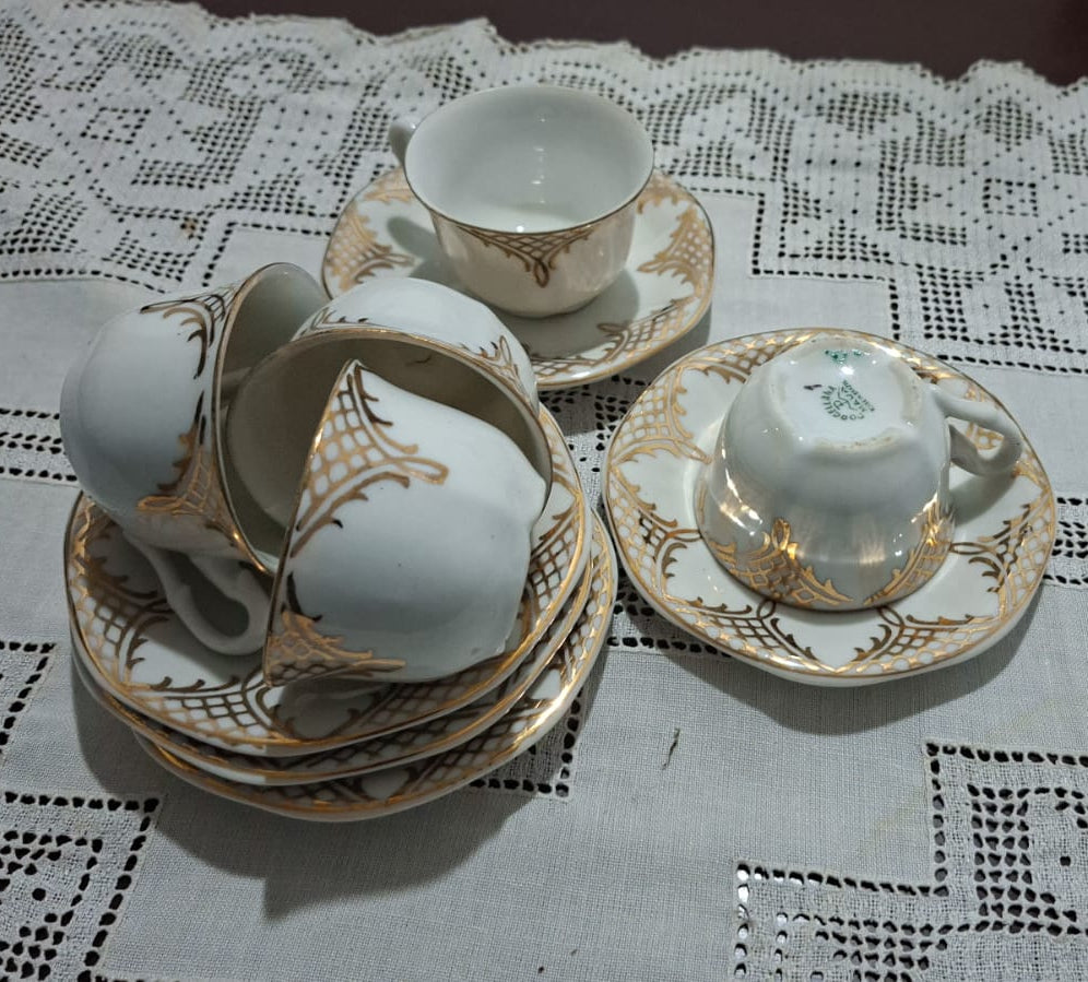 5 Xícaras para café Porcelana Mauá com adornos dourados 