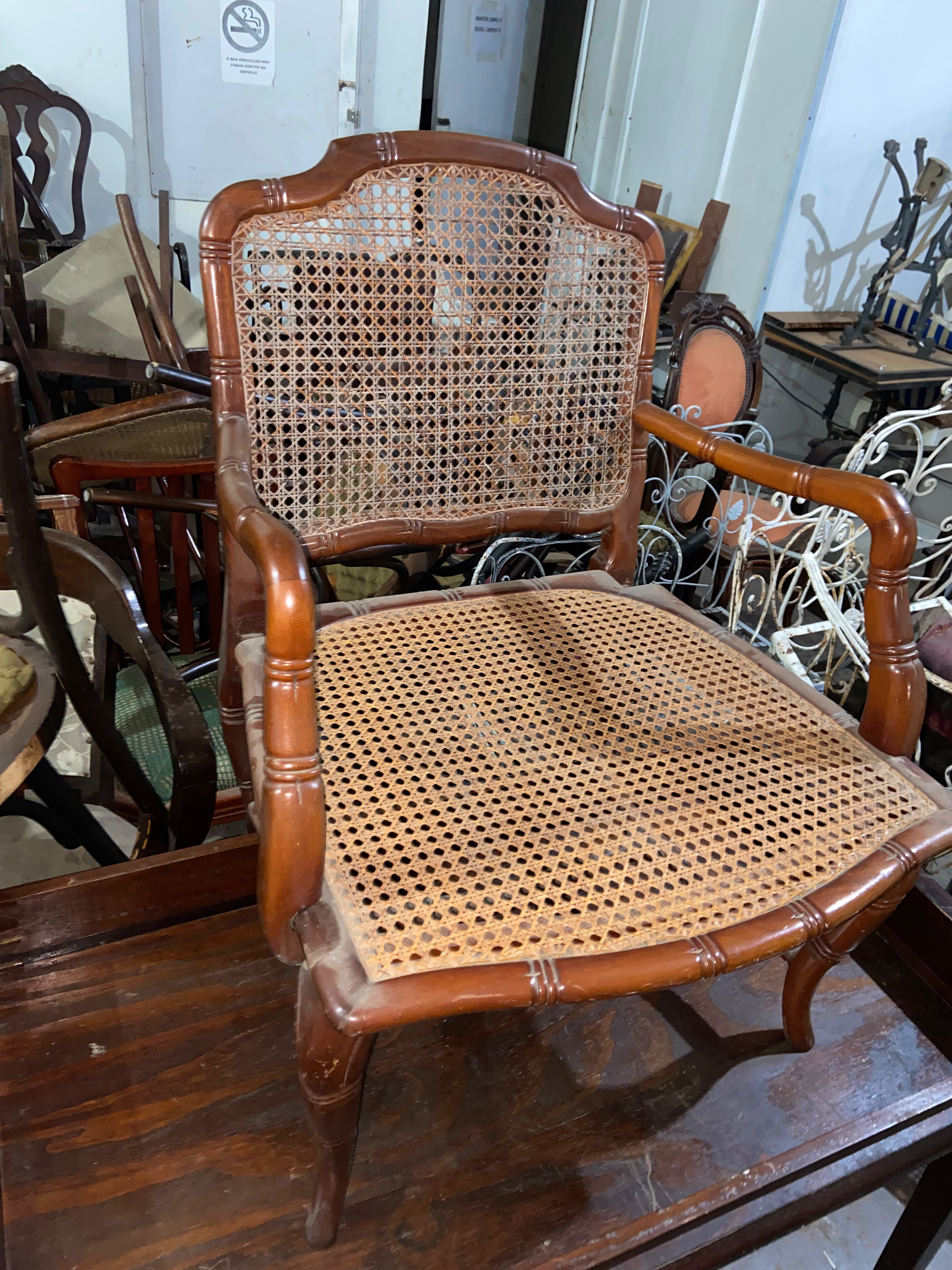 PAR DE POLTRONAS CLÁSSICAS IMI EM PALHINHA (entregamos restauradas) 
