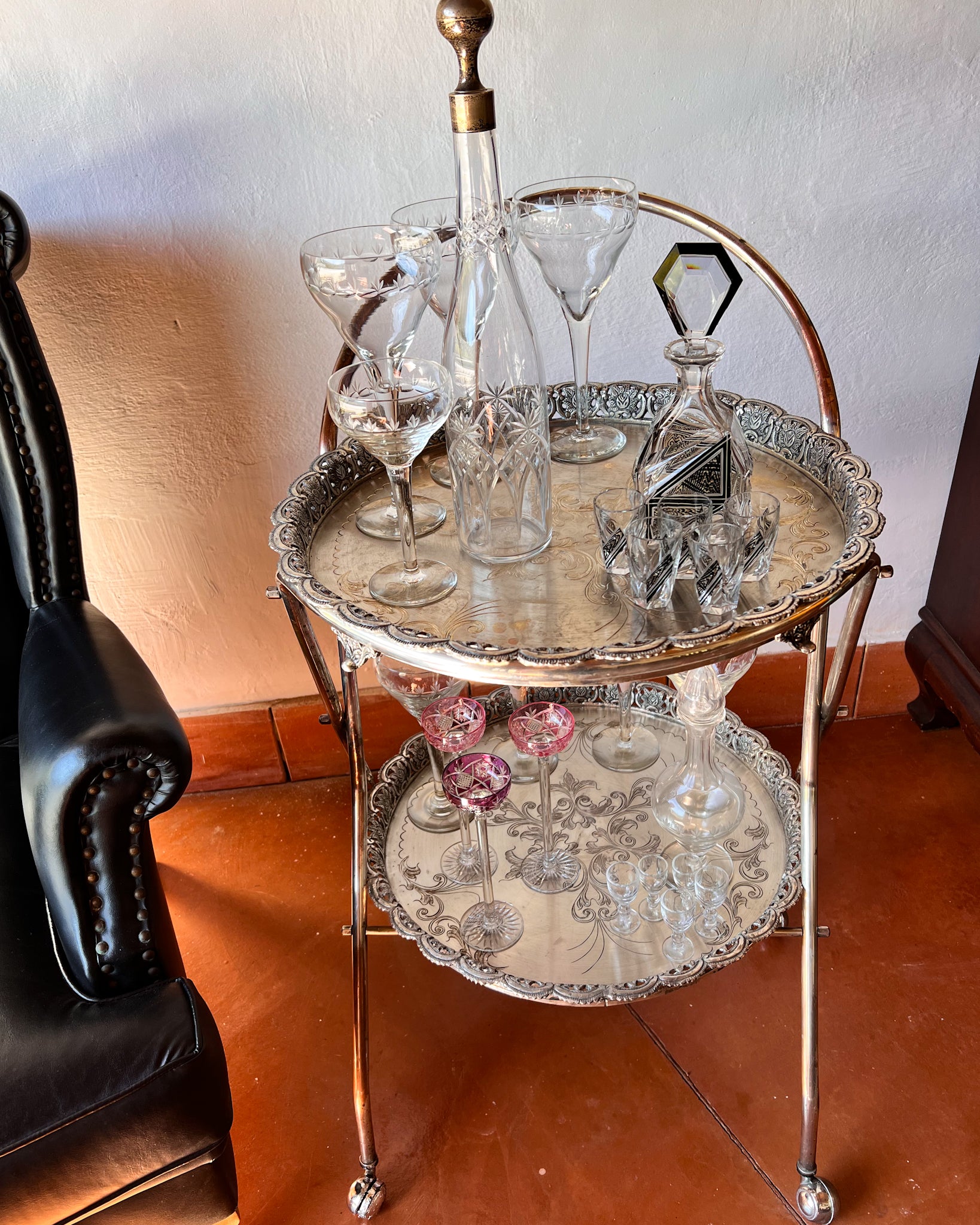 Carrinho de chá/bar prata com bandejas removíveis