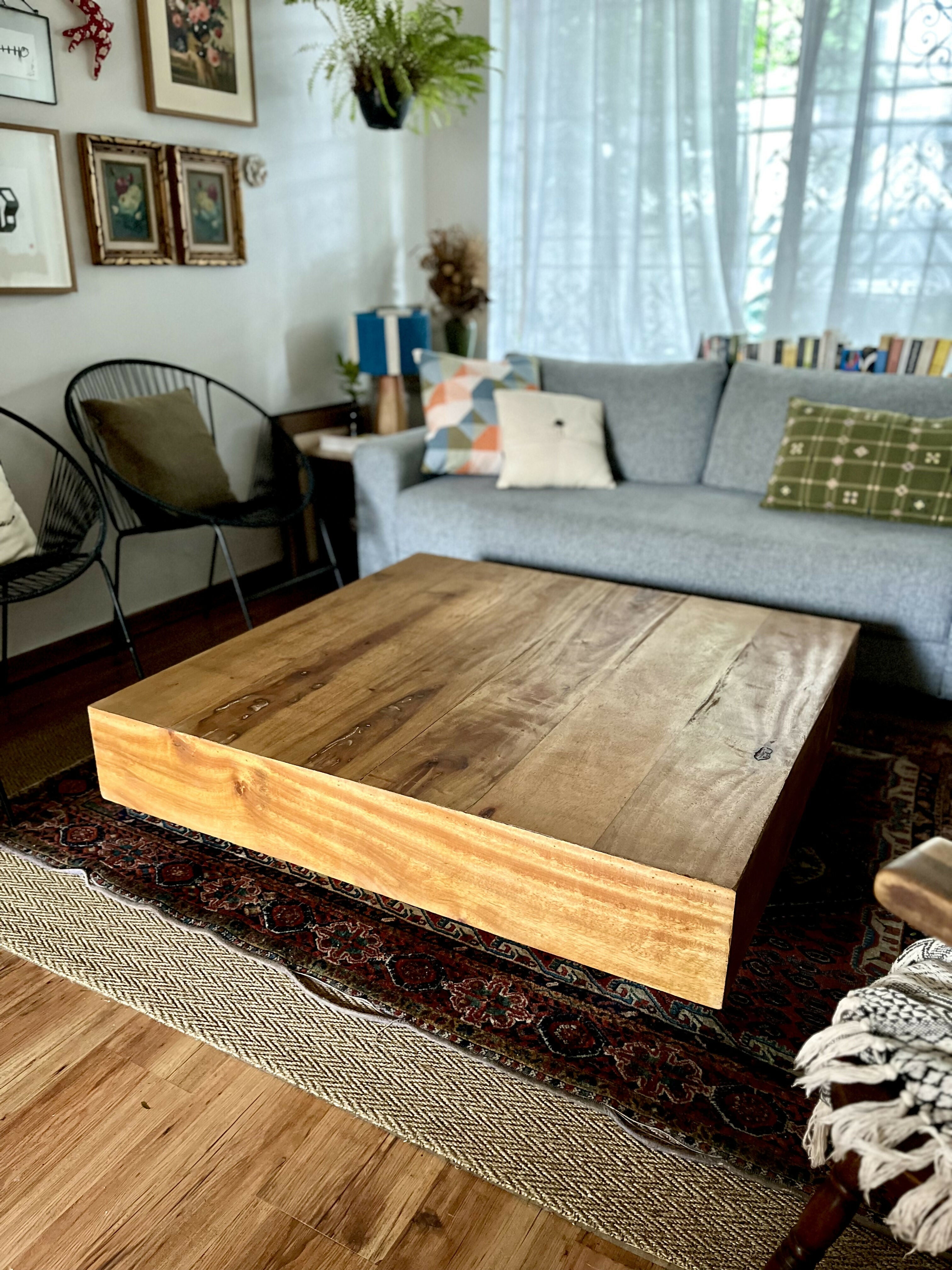 Mesa de centro em madeira de demolição