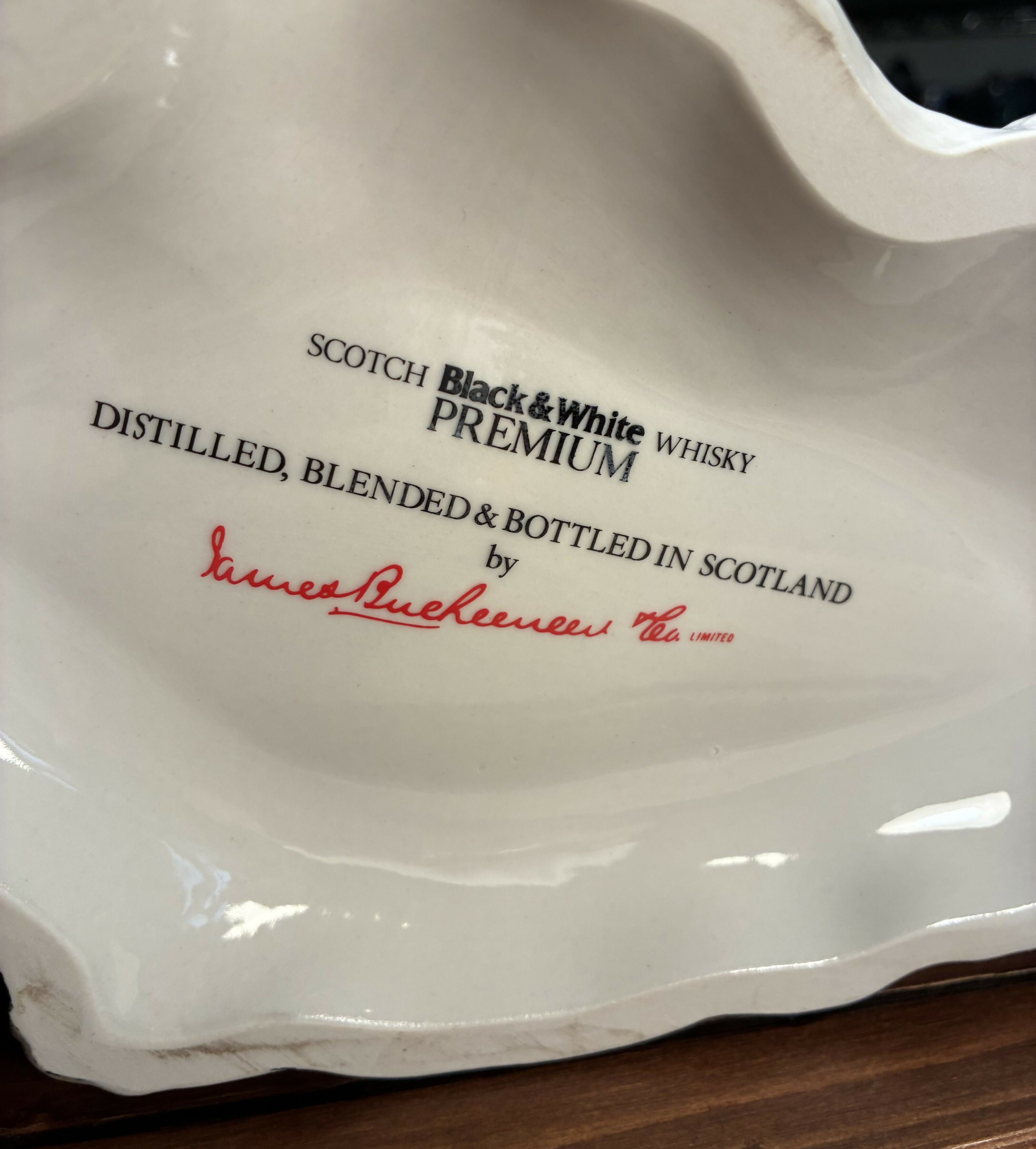 Whisky Black &amp; White edição colecionador rara!