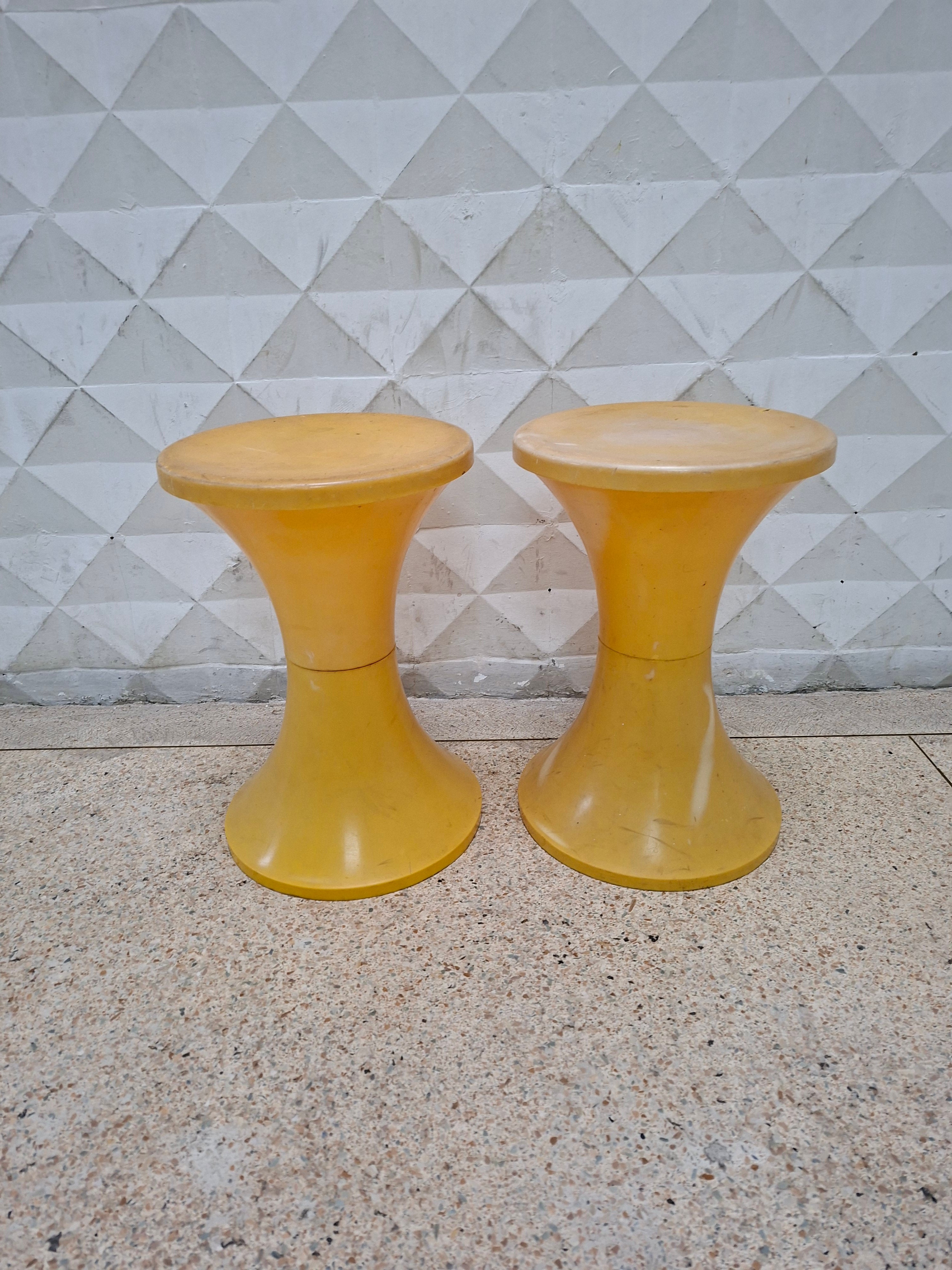 Par de Bancos Estilo Tam Tam Balila em amarelo 