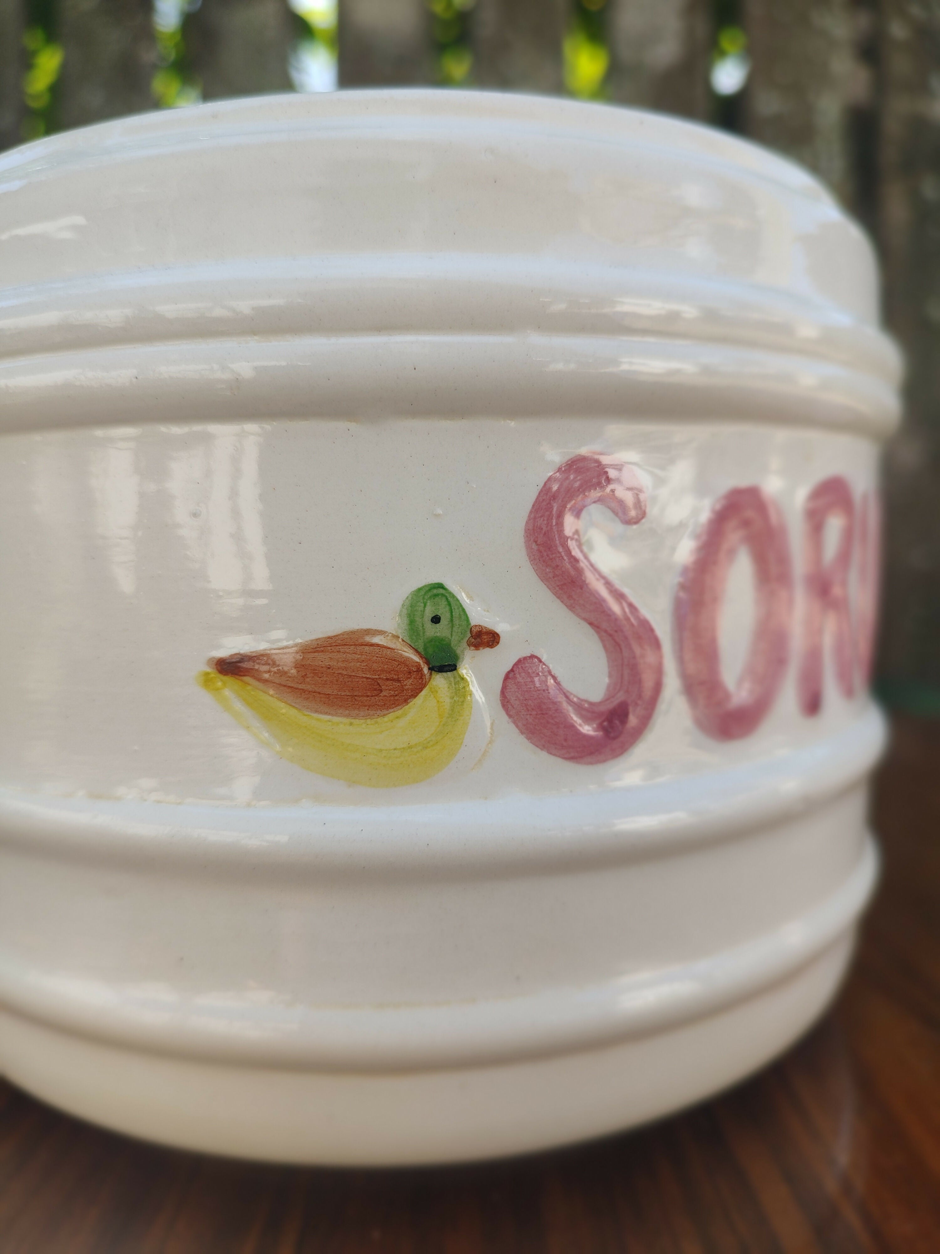 Antigo e Simpático Pote em Porcelana com escrito "Sorvete"