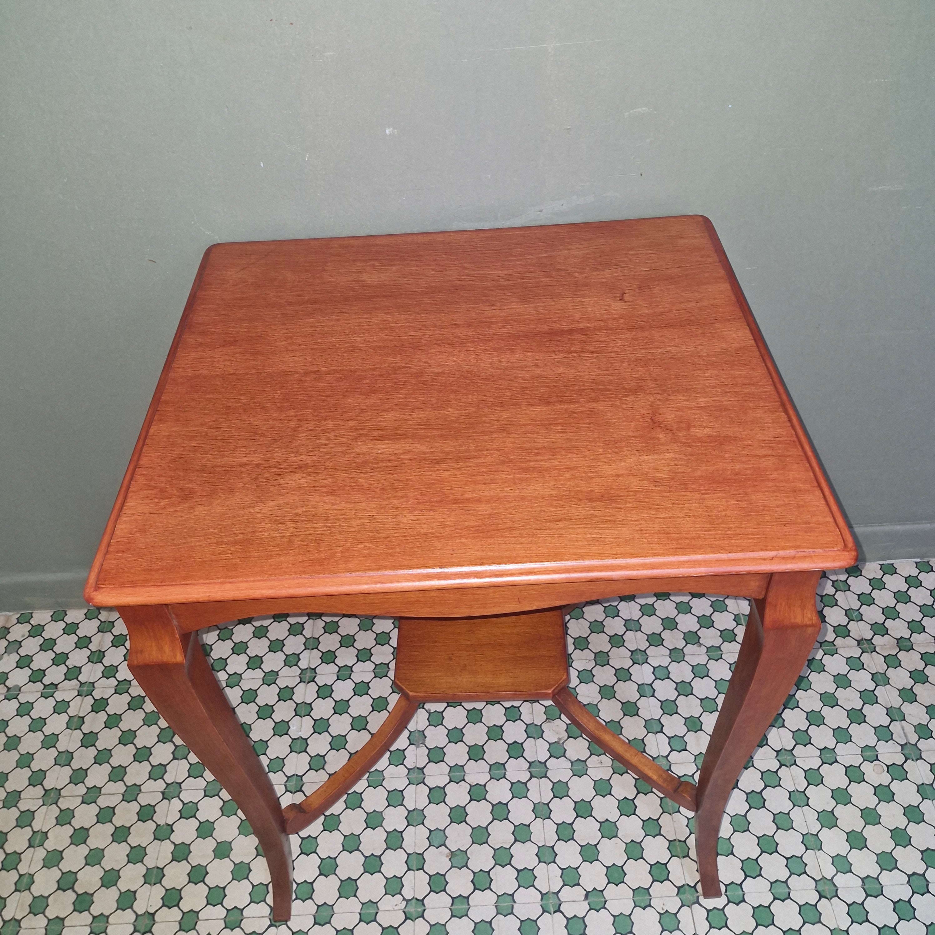 Mesa Auxiliar estilo Francês