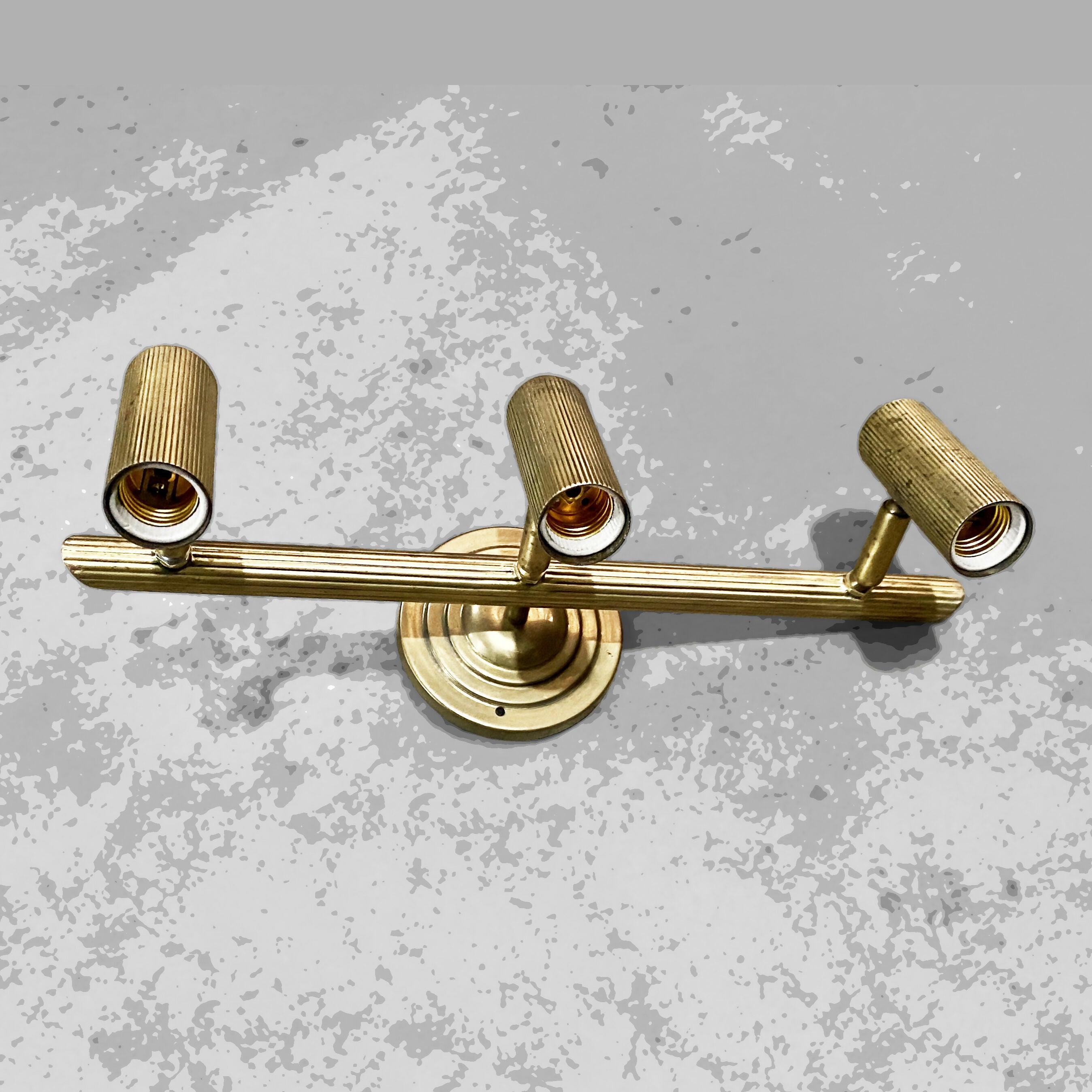 Luminária arandela antiga em latão (3 pontos de luz)