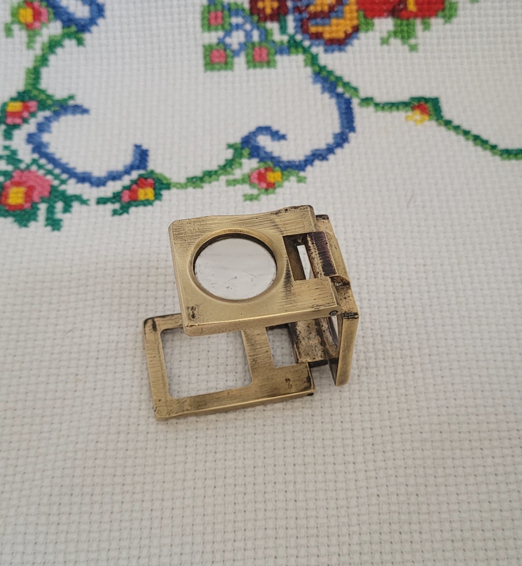 Raro Conta-Fios Europeu Vintage de Bolso com Lente de Vidro em Latão Maciço