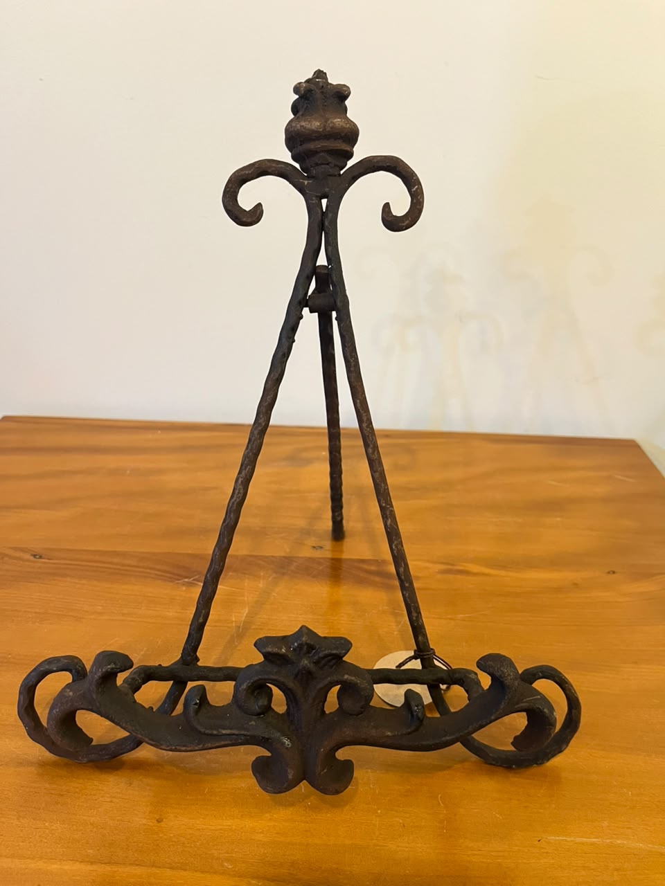 Suporte de mesa ornamental em ferro — 27 cm
