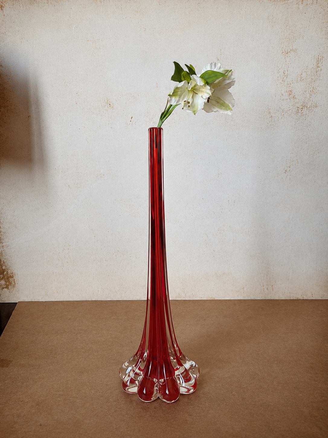 Vaso solifleur em vidro vermelho com base translúcida (DMCPS_478)