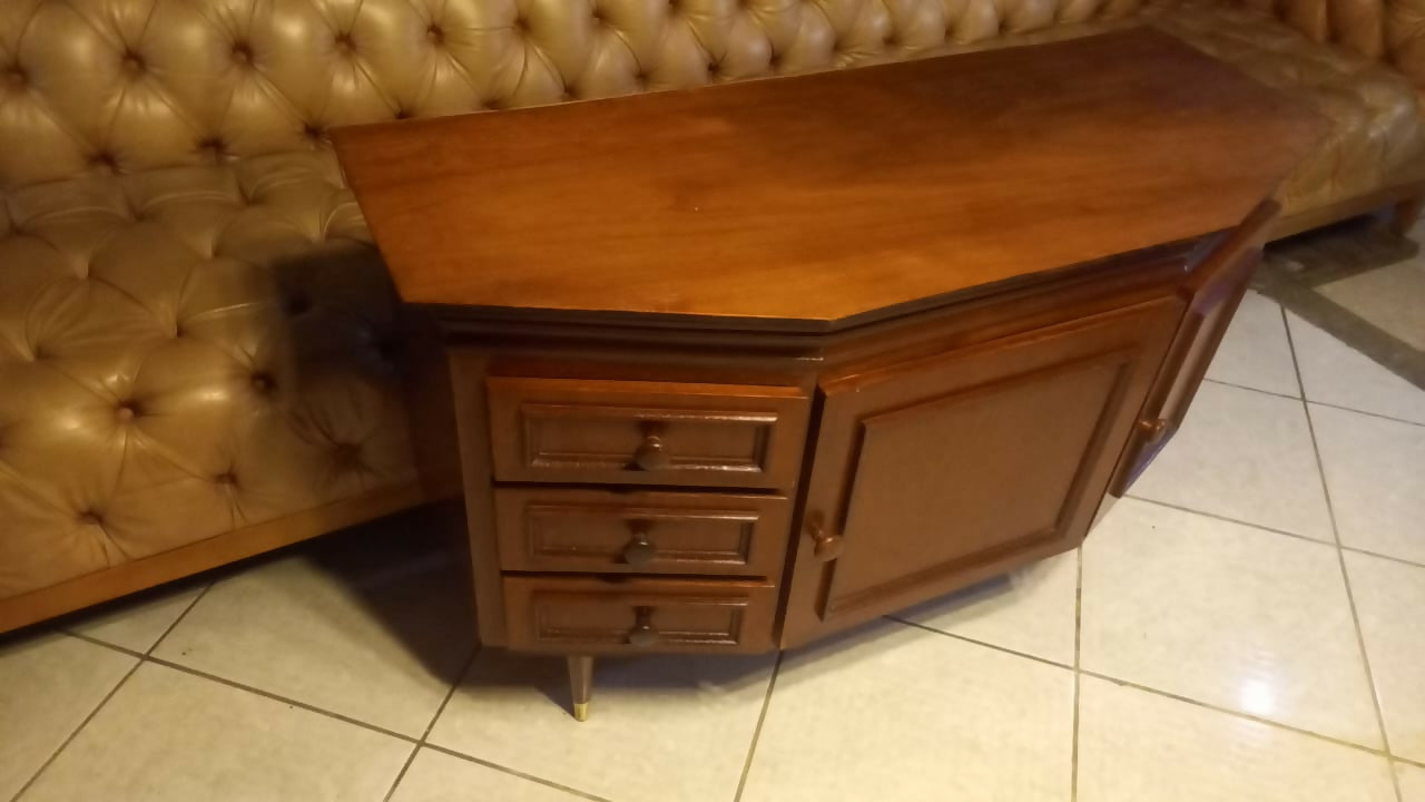 Aparador / Buffet em madeira com gavetas