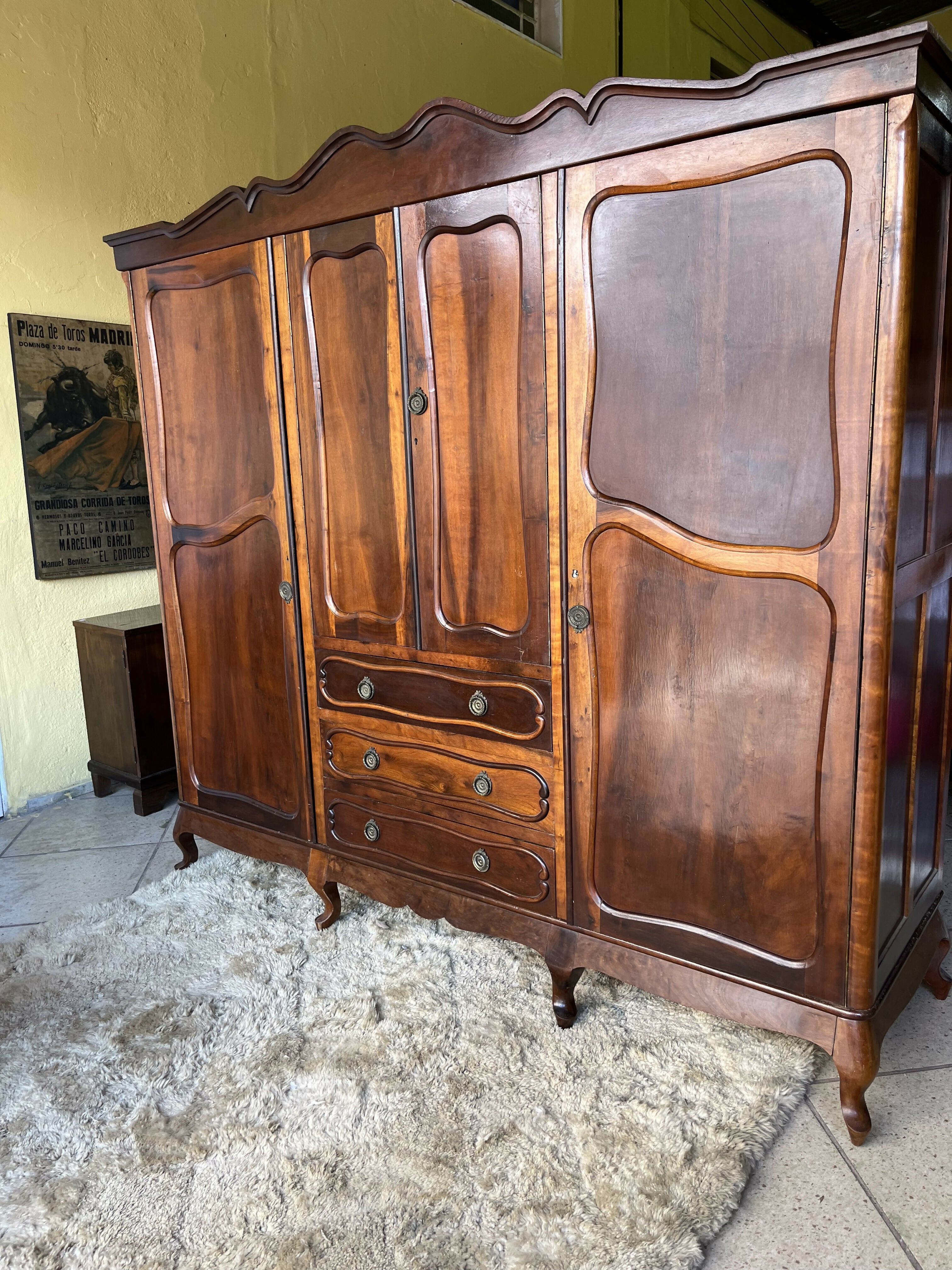 GUARDA ROUPA CHIPANDELLE ANTIGO