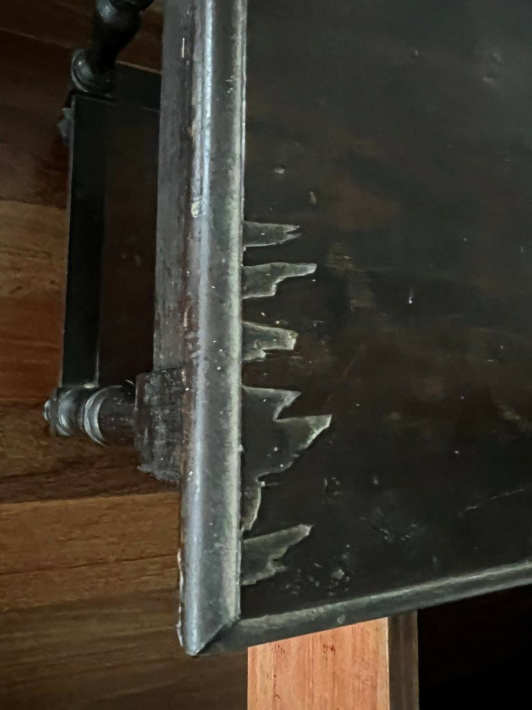 Mesinha de cabeceira antiga