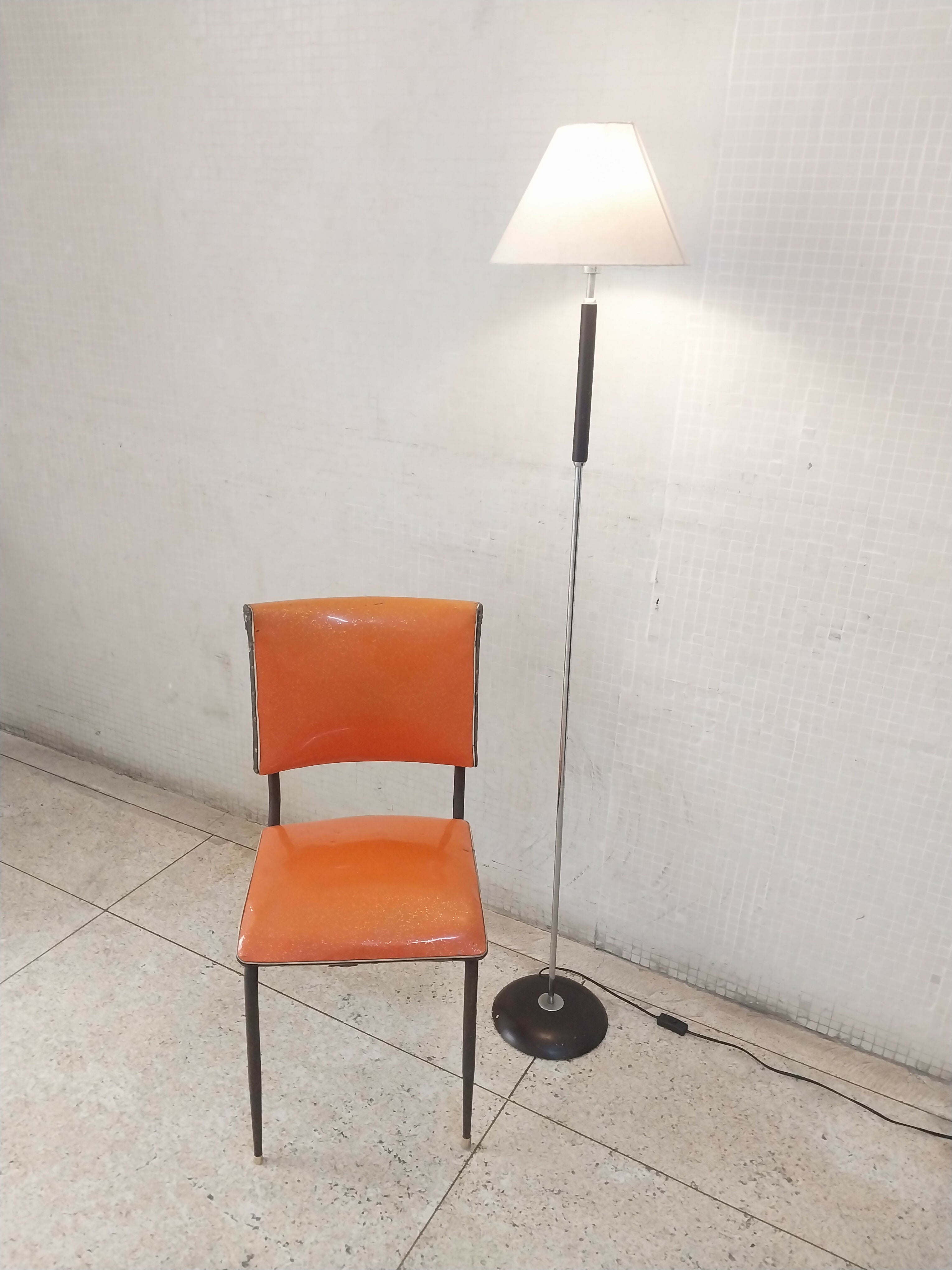 Luminária de Chão Minimalista estilo Mid Century