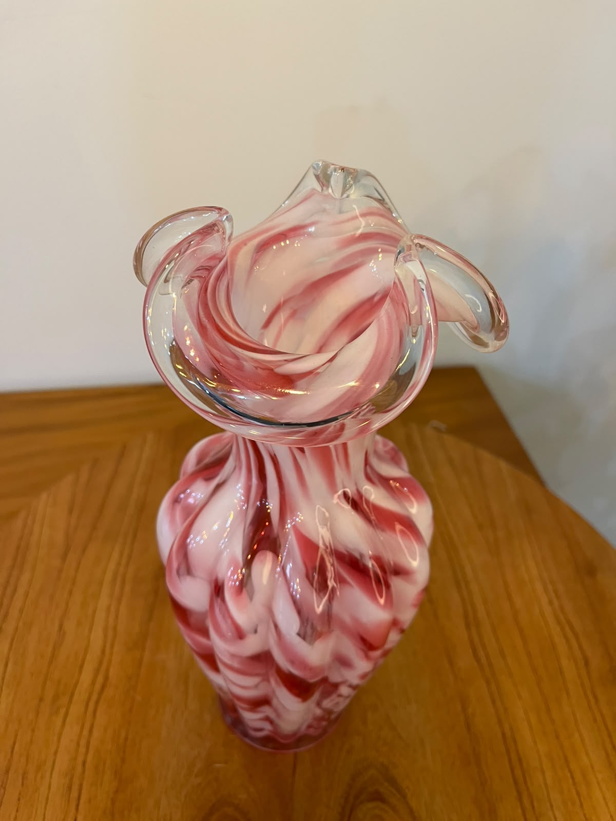 Vaso em vidro artístico tipo Murano em tons de rosa e branco – 31 cm
