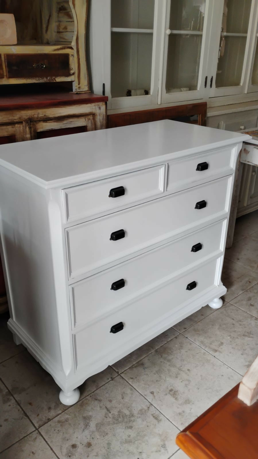 Cômoda anos 70 restaurada e laqueada em branco