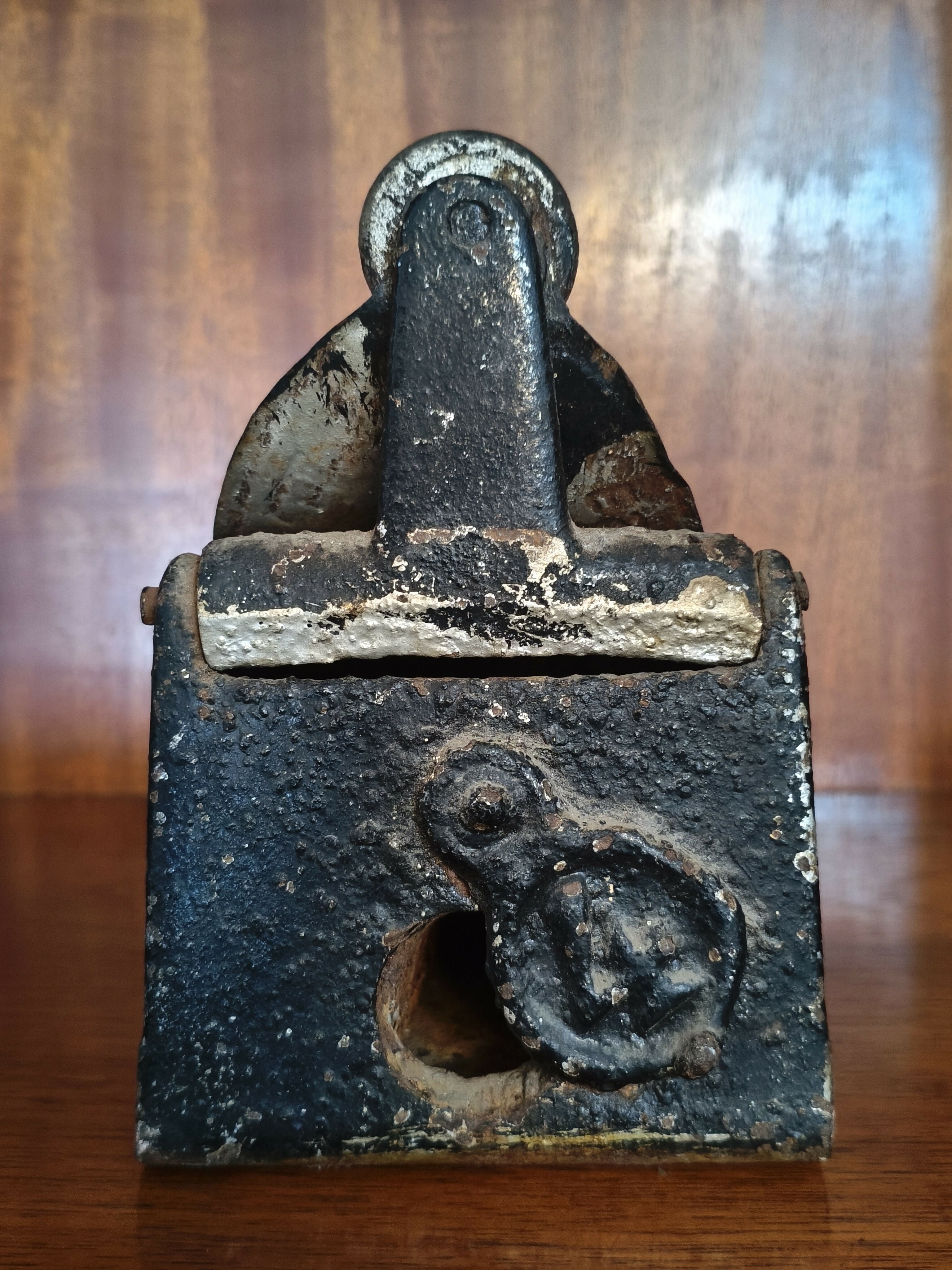 Ferro de passar roupa a carvão