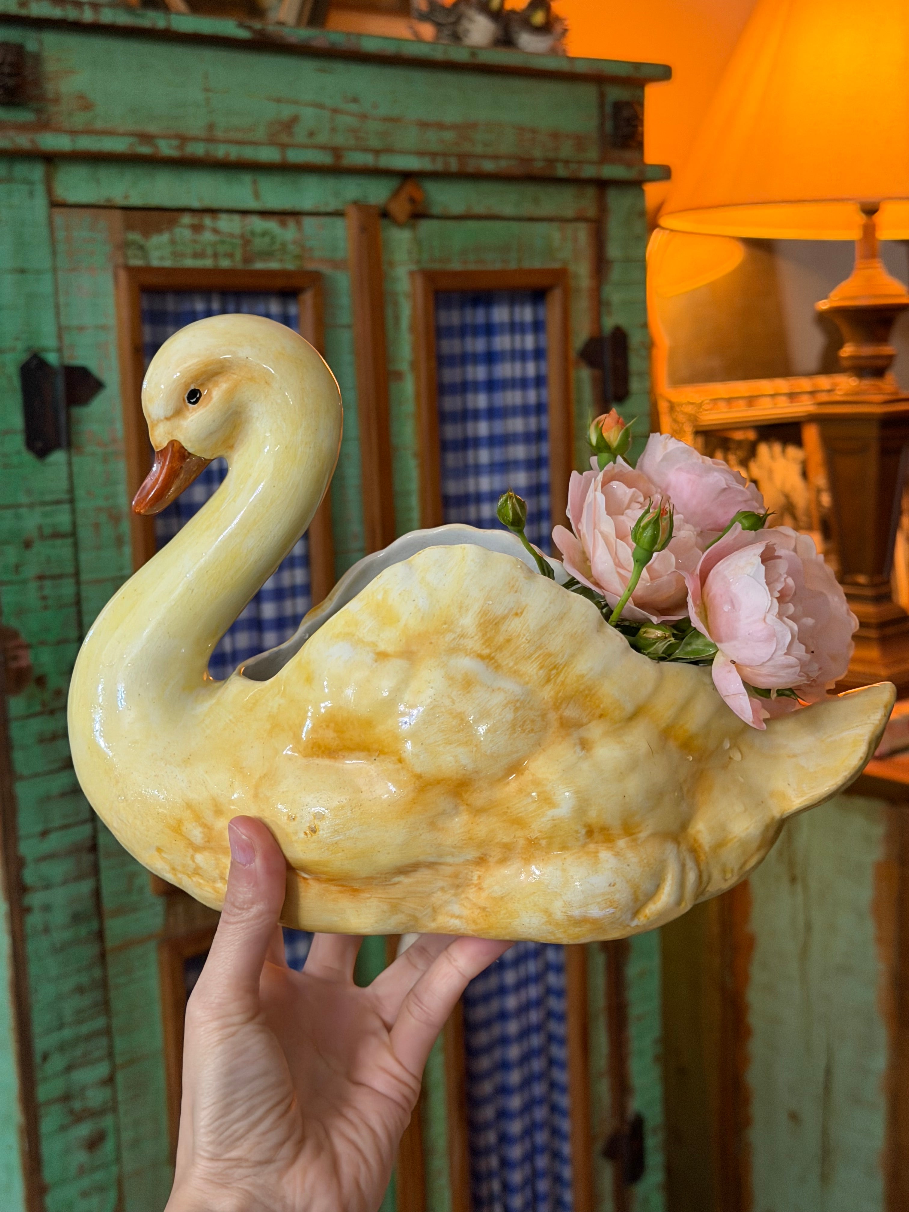 Maravilhosa e espetacular floreira antiga em porcelana Mauá - em formato de cisne