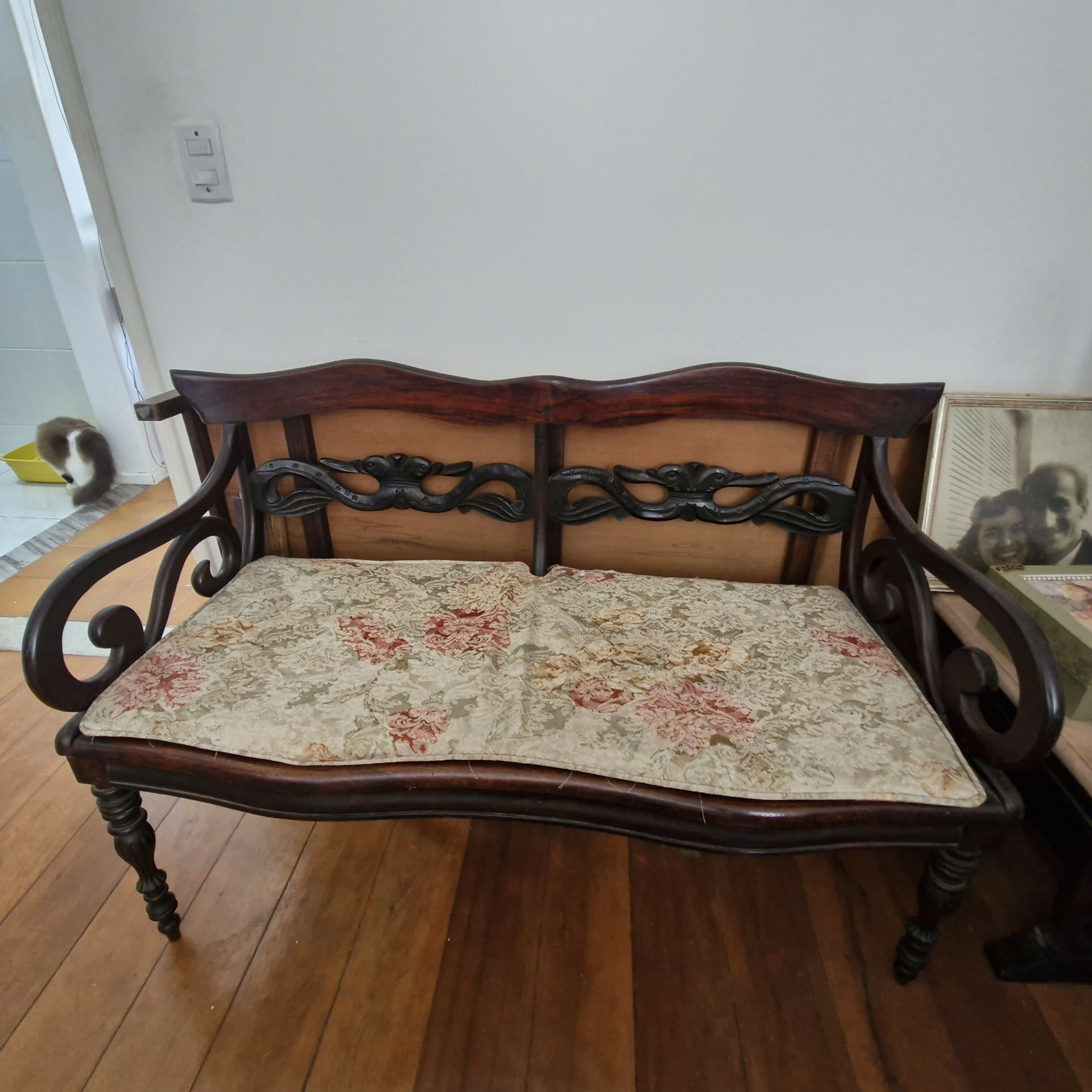 Namoradeira antiga anos 50, jacarandá com palhinha