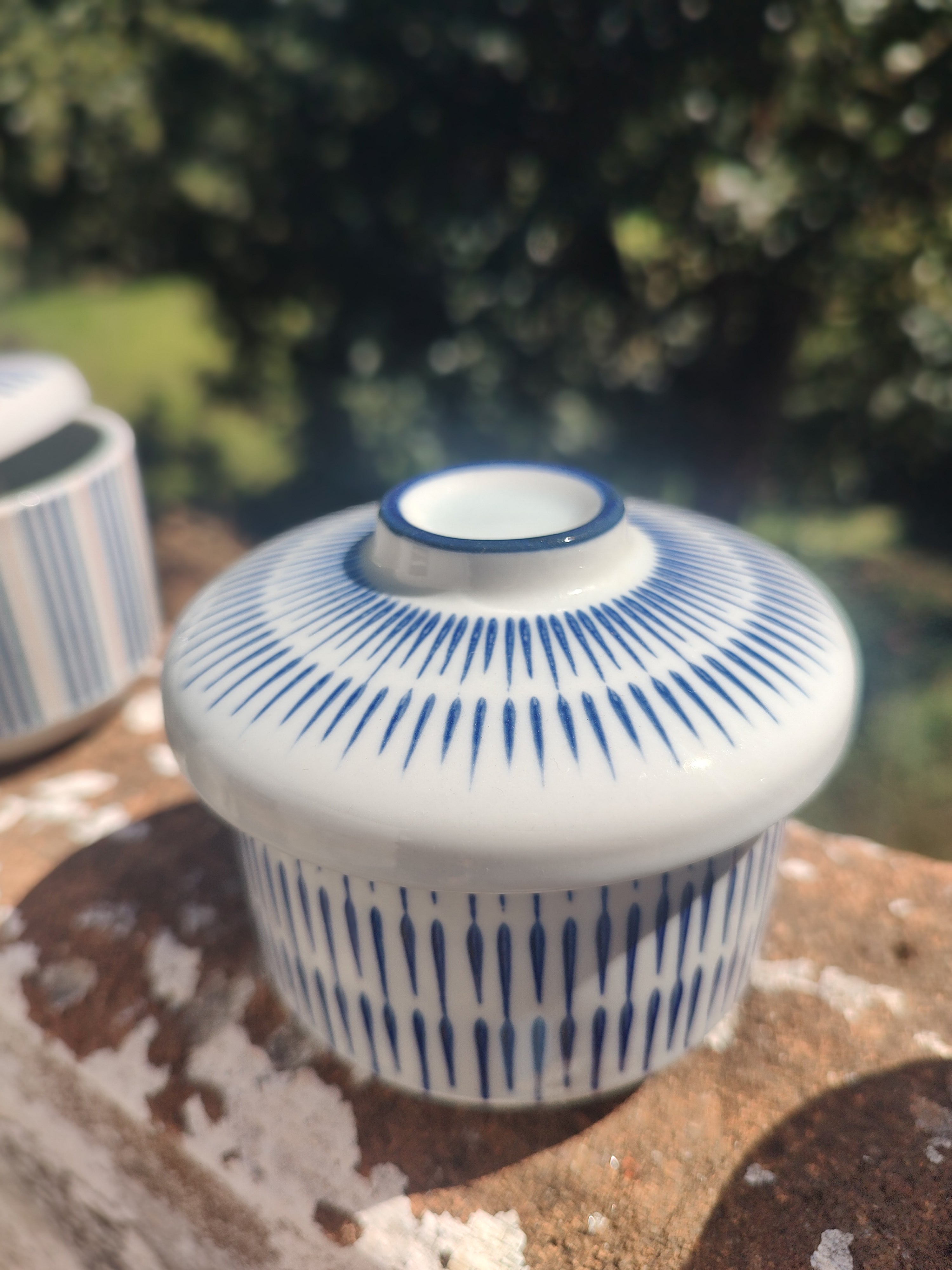 Delicado Trio de pequenos Potes com tampa em porcelana japonesa