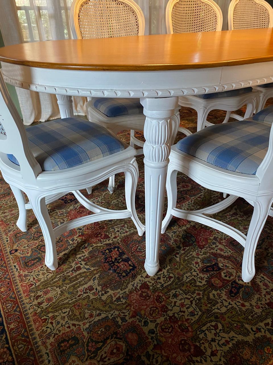 Mesa de Jantar Estilo Inglês 8 lugares com tampo retangular com bordas arredondadas (sem cadeiras) 