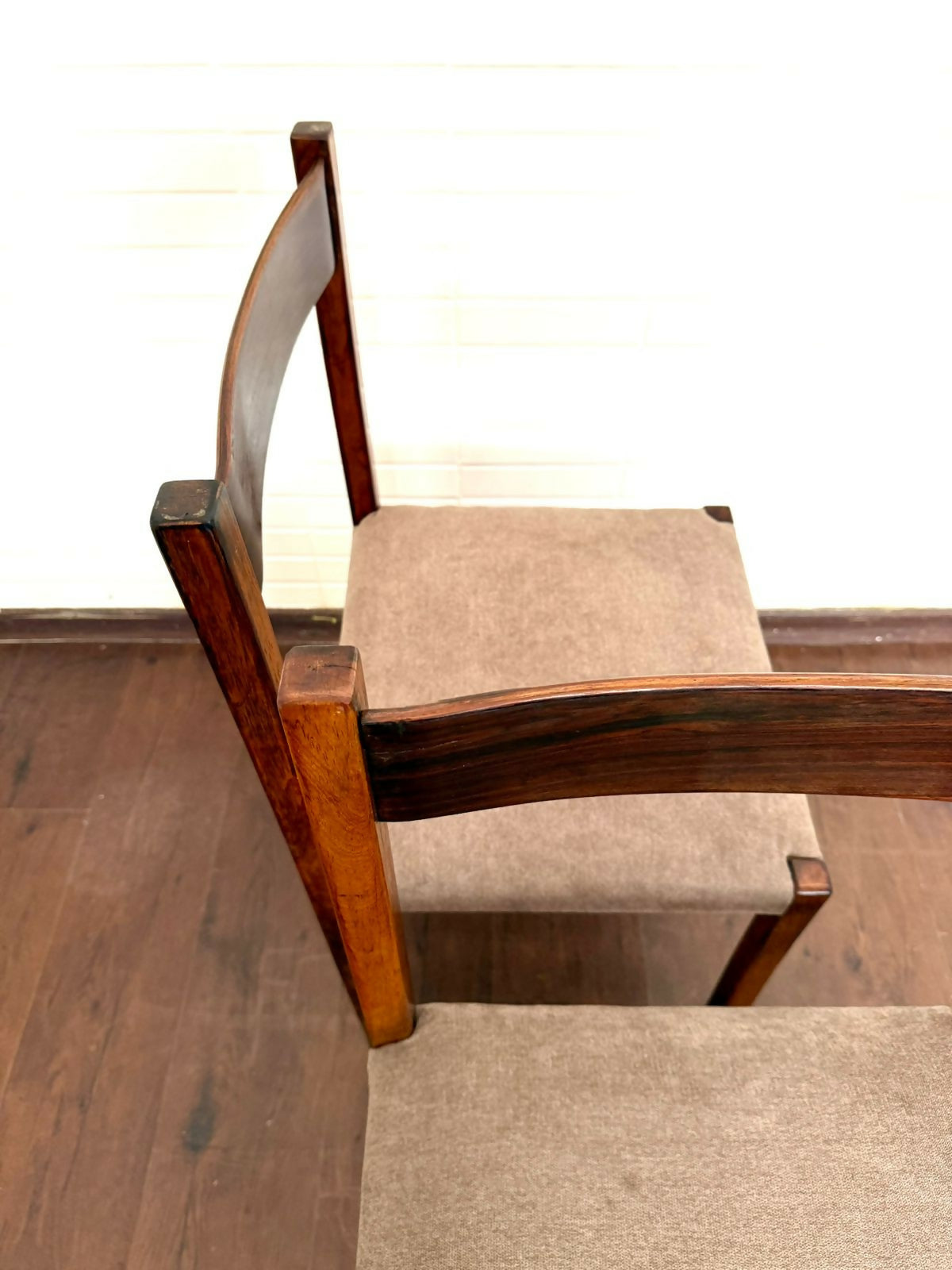 Par de Cadeiras Ernesto Hauner para Mobilínea em jacarandá maciço