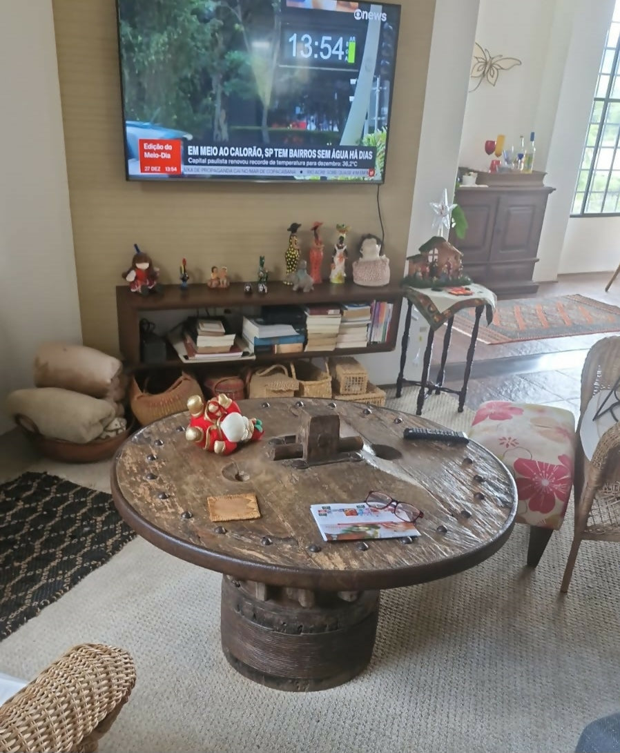 Mesa de Centro com Roda de Carro de Boi Original – Peça Rústica / Antiga