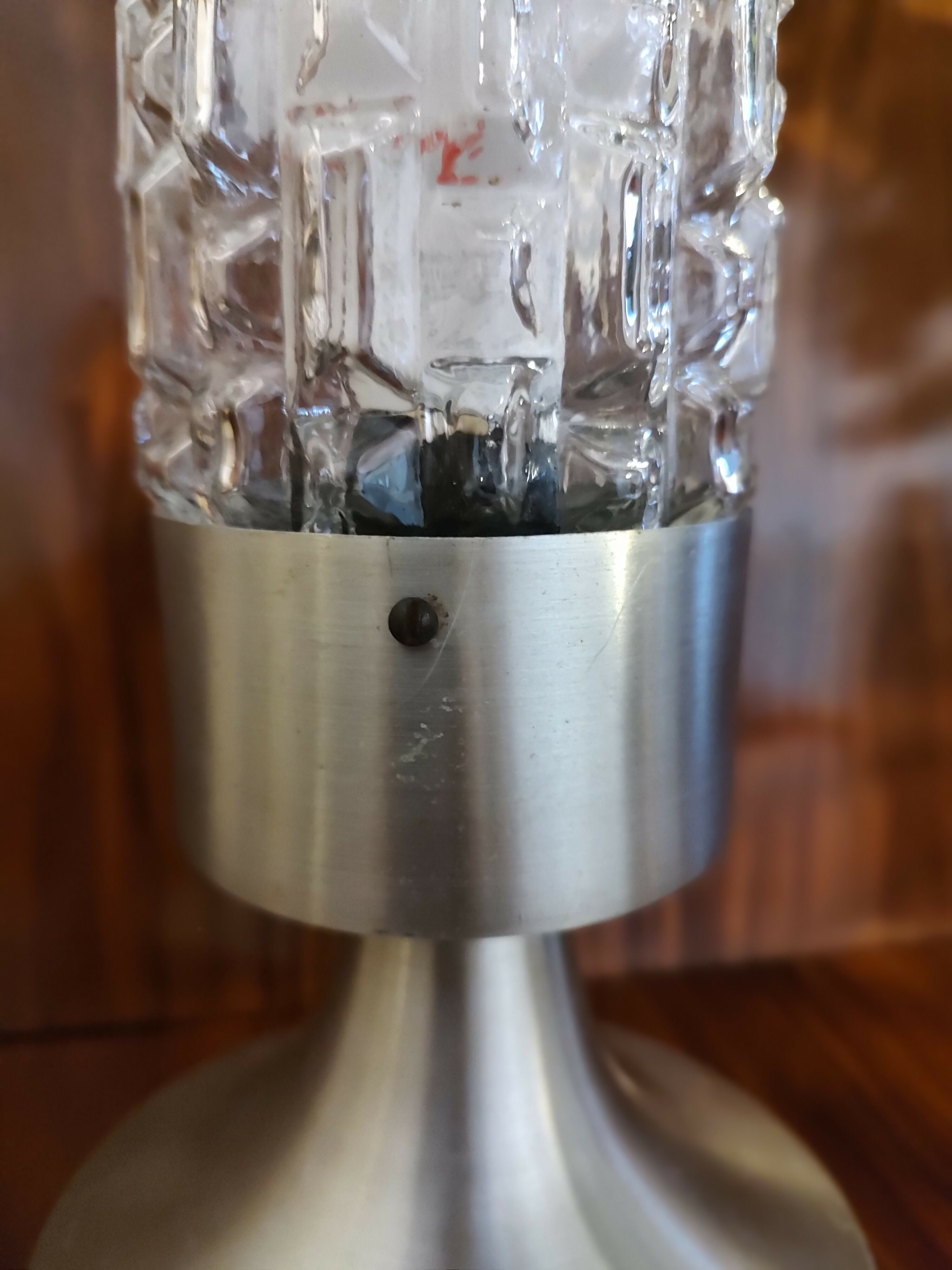 Abajur / Luminária Antiga Mid Century em vidro texturizado e base em metal - anos 70