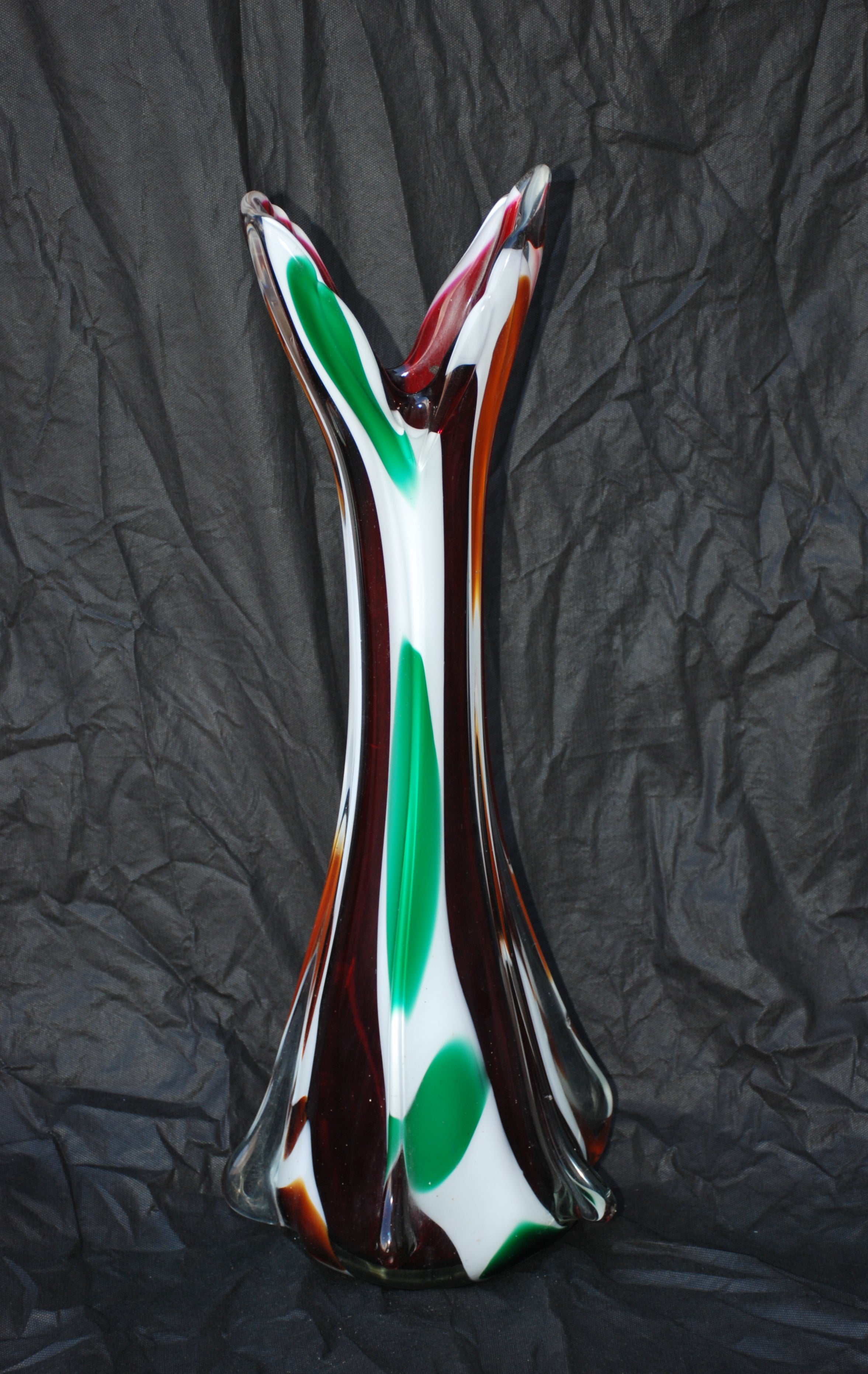 Vaso Vidro Murano Anos 50 Colorido em tons de verde, vermelho e branco - 0,70 X 0,25 X 17