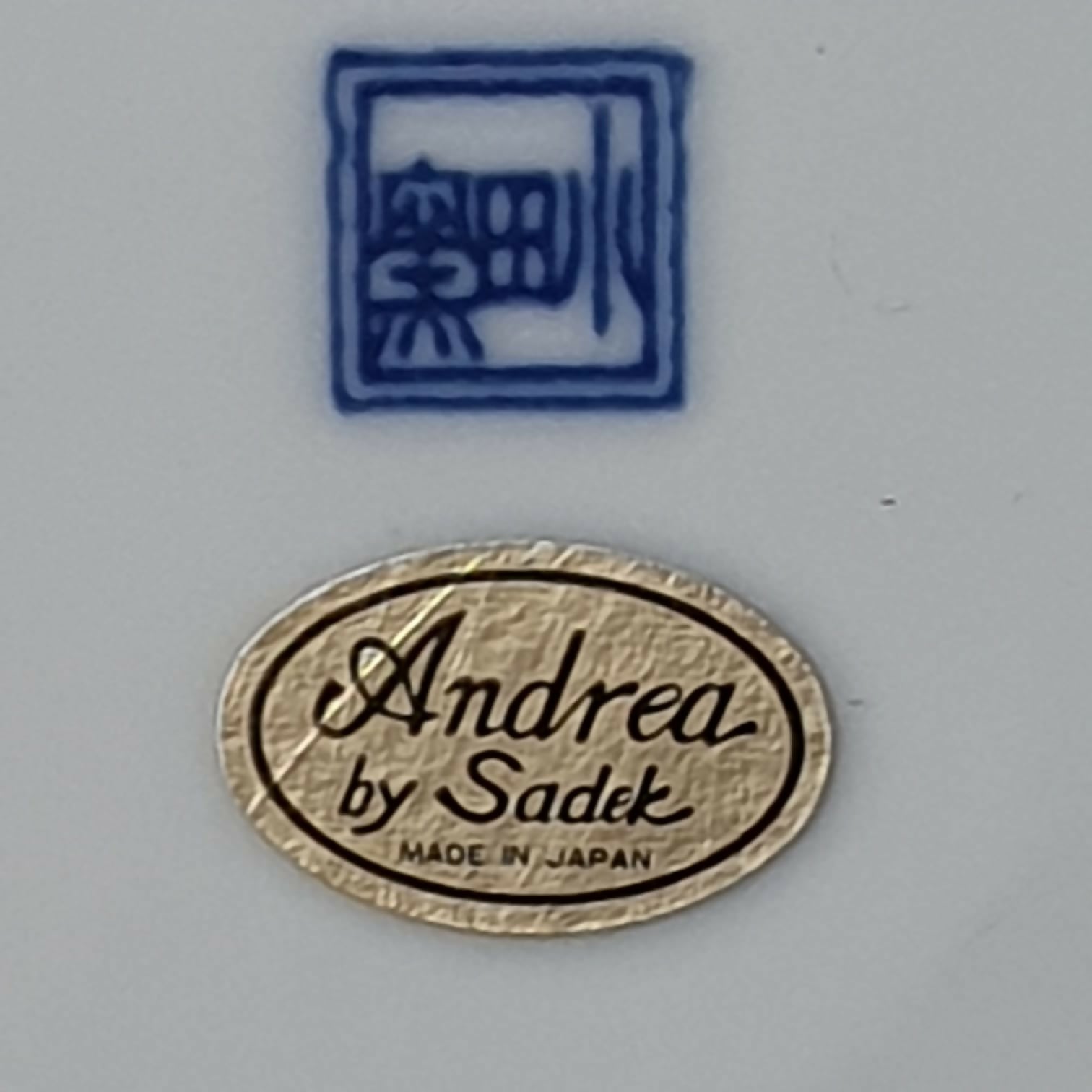Prato decorativo tipo Medalhão em porcelana japonesa