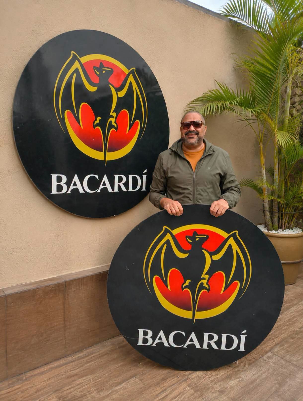  Grande e Antiga Placa Bacardi
